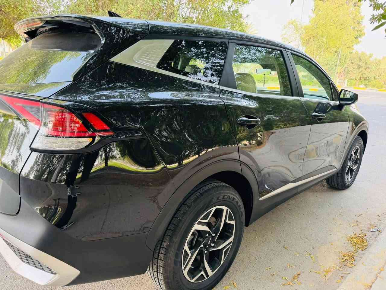 (بسم الله الرحمن الرحيم ) 

سبورتج 🎗️ 2023 💥

المواصفات 💯 :

1- شاشة كبيرة 
2- قطعتين تبريد 
3- دشبول دجتل 
4- تحكمات استيرن 
5- سايد بريك بصمة 
6- كشنات جلد 

العداد : 36.000 km 

السيارة وارد امريكي صبغ جاملغ خلفي وبابتين ✅

#السعر 17.800 $ 
178 ورقة للتفاوض او للاستفسار الاتصال على الرقم 

***********
