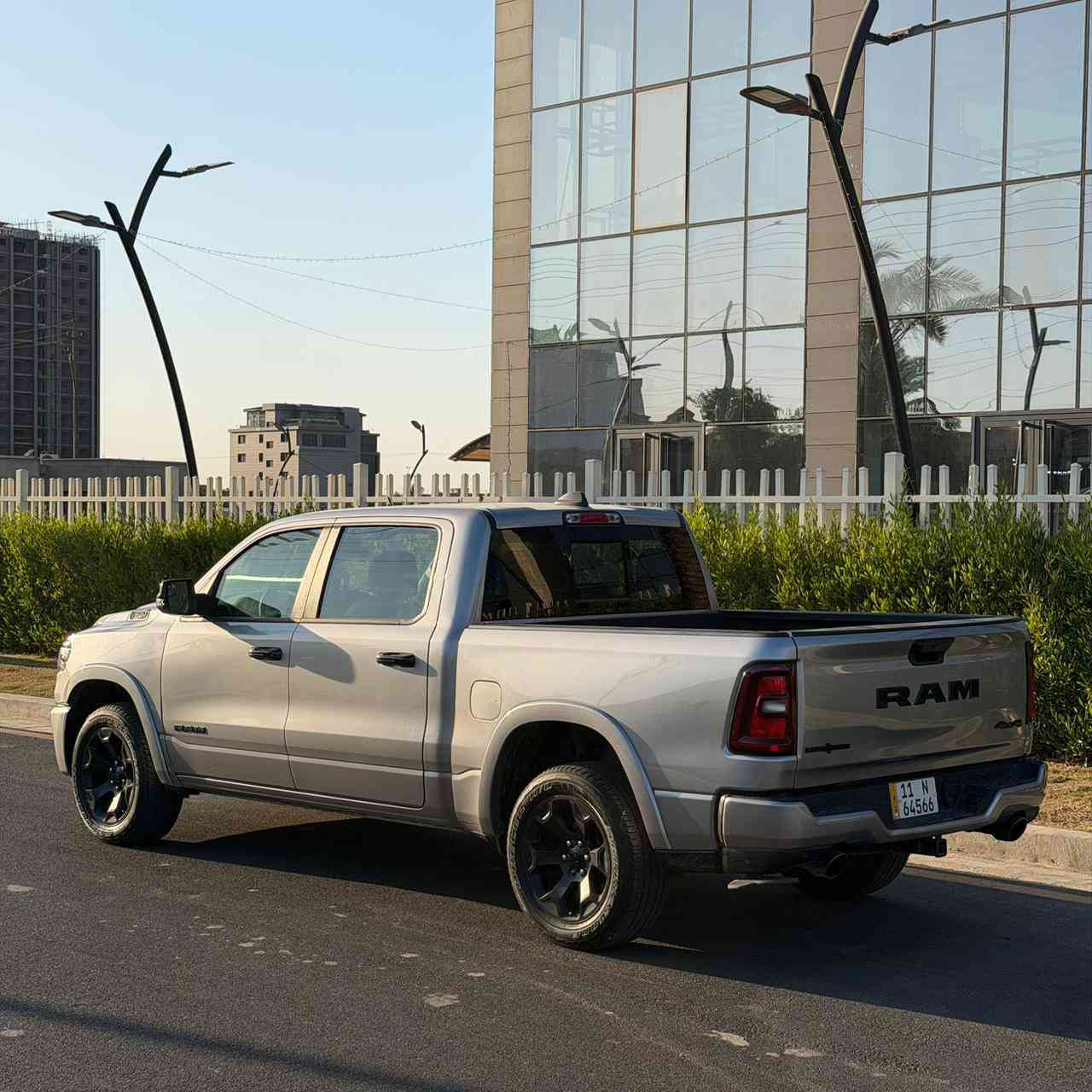 السلام عليكم ترهم مراوس
دووج رام 2025 

فئة Lone star ⭐️ 

باب طويل بدي قصير

يسره كلير

ماشية 11 الف ميل 

محرك 6 سلندر توين تيربو 

رادرات 360 

شاشة تيسلا بلادية

سستم الباين 

رادار امامي  

تثبيت مسار 

اماكن تخزين تحت المقاعد الخلفية 

قاصة 

كامرة دوارة 

صور الحادث مرفقة التفاصيل كلها مذكورة 

حادث جدا بسيط بنيد تبديل وصبغ وجاملغ

والسيارة مصلحة بالوكالة بامريكا وحتى السستم الايرباك  بلادي  

 ***********

بغداد البياع
السعر 375
