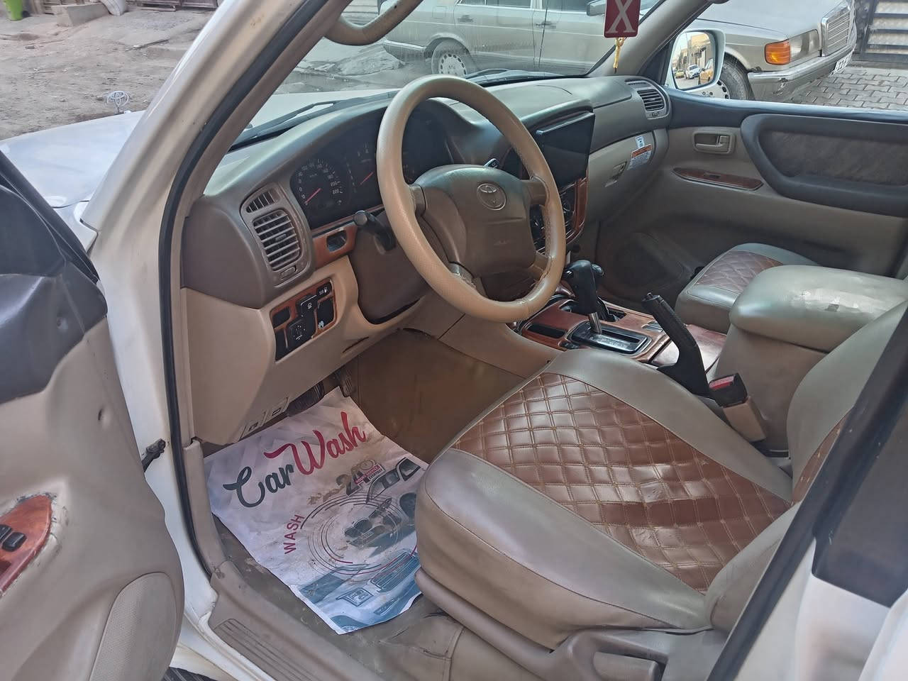 السلام عليكم ورحمة مونيكا للبيع 2001 محدثه 2007 مكينه 4500 كير اوتماتيك فول مواصفات عده الفتحه تبريد ثلج 3 قطع مع تدفئه ثلاجه شغاله دبل تانكي رقم بغداد باسمي سنويه جديده مكفوله من ضربه فقط صبغ جماليه تخم تاير ***********
