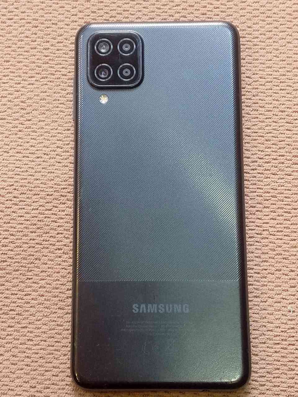 يااللة سلام عليكم شباب وبنات تليفون كلكسي سامسونك A12  لون اسود ذاكرتة ٦٤ بطارية ٥٠٠٠ بوبجي ٦٠ فريم شاحنتة تايبسي جهاز جديد ونضيف كلش مكفول كفالة عامة وبلعافية على الياخذة مال جناي اللة يشهد مكاني بغداد الحرية السعر ٩٠ الشراي يراسلني خاص او يتصل بالرقم *********** بي واتساب واهلا وسهلا بلجميع
