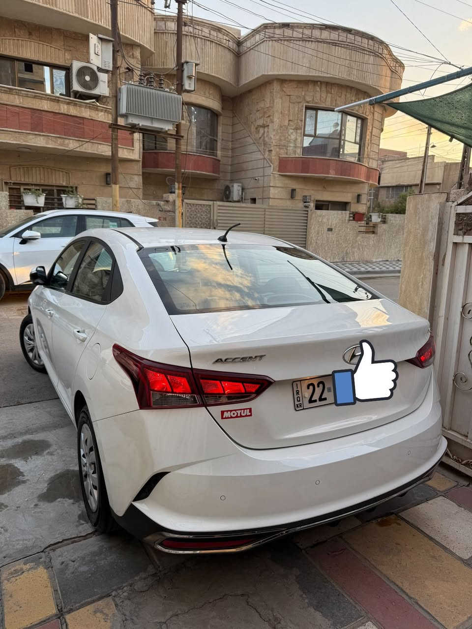 السلام وعليكم
للبيع
هونداي اكسنت
خليجي موديل ٢٠٢٢ 
رقم اربيل الجديد
السيارة بأسمي
تحويل ثاني يوم
ماشية70000

المواصفات:-
شاشة
كامرة 
كروز سرعة
تحكم استيرن 
عدادت ليزري
حساسات خلفية
كشنات مخمل ابيض 
لايتات هيلوجين
بلوجكترات 
كير عادي اوتماتيك
تخم تاير جديد
بريك ABS
حساسات تاير
عدة جك كامل
اسعافات اولية

السيارة مكفولة كفالة عامة من 
الصبغ والبارد والحالوب كفالة عامة 
المحرك والكير وكهربائيات كفالة
اي استفسار تعال خاص او اتصل 
***********
عنوان السيارة 
بغداد المنصور
