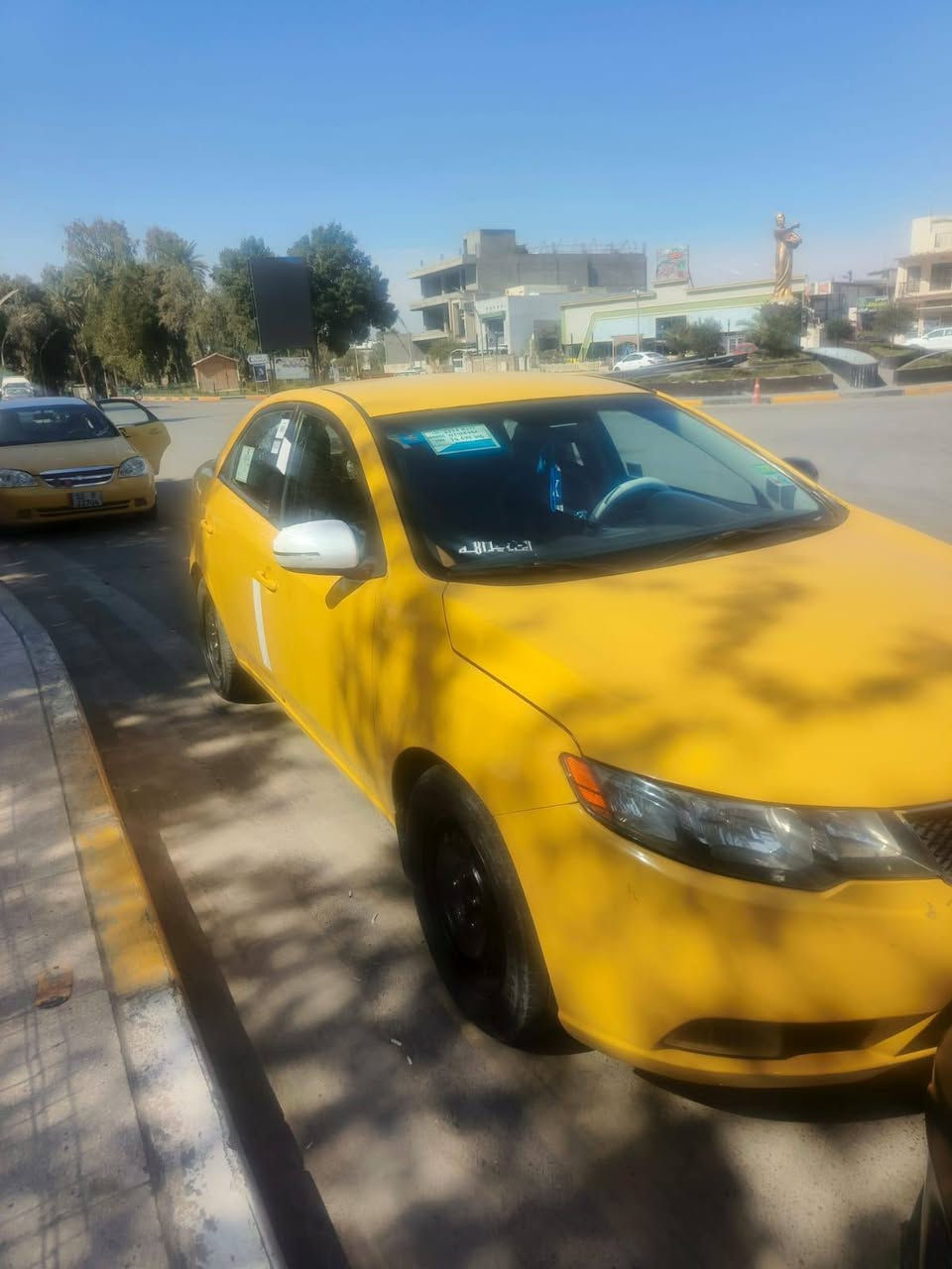 السلام عليكم فورتي 2010وارد امريكي مكينه حاويه جديد شادها كير مكفول السياره خير من الله صبغه جديده ضررها شويه بل جامرلغ لغد شواصي كفاله السعر 85وبيها مجال الرقم ***********
