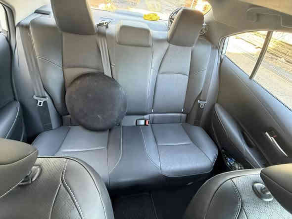 سلام عليكم 
كورولا هايبرد 
ماشيه 5000 وشويه
بيها رصعه صغيره بالجاملغ الخلفي وكم شخط الدعامية 
السياره جديده 
سعرها 148 وبيها مجال 
***********
