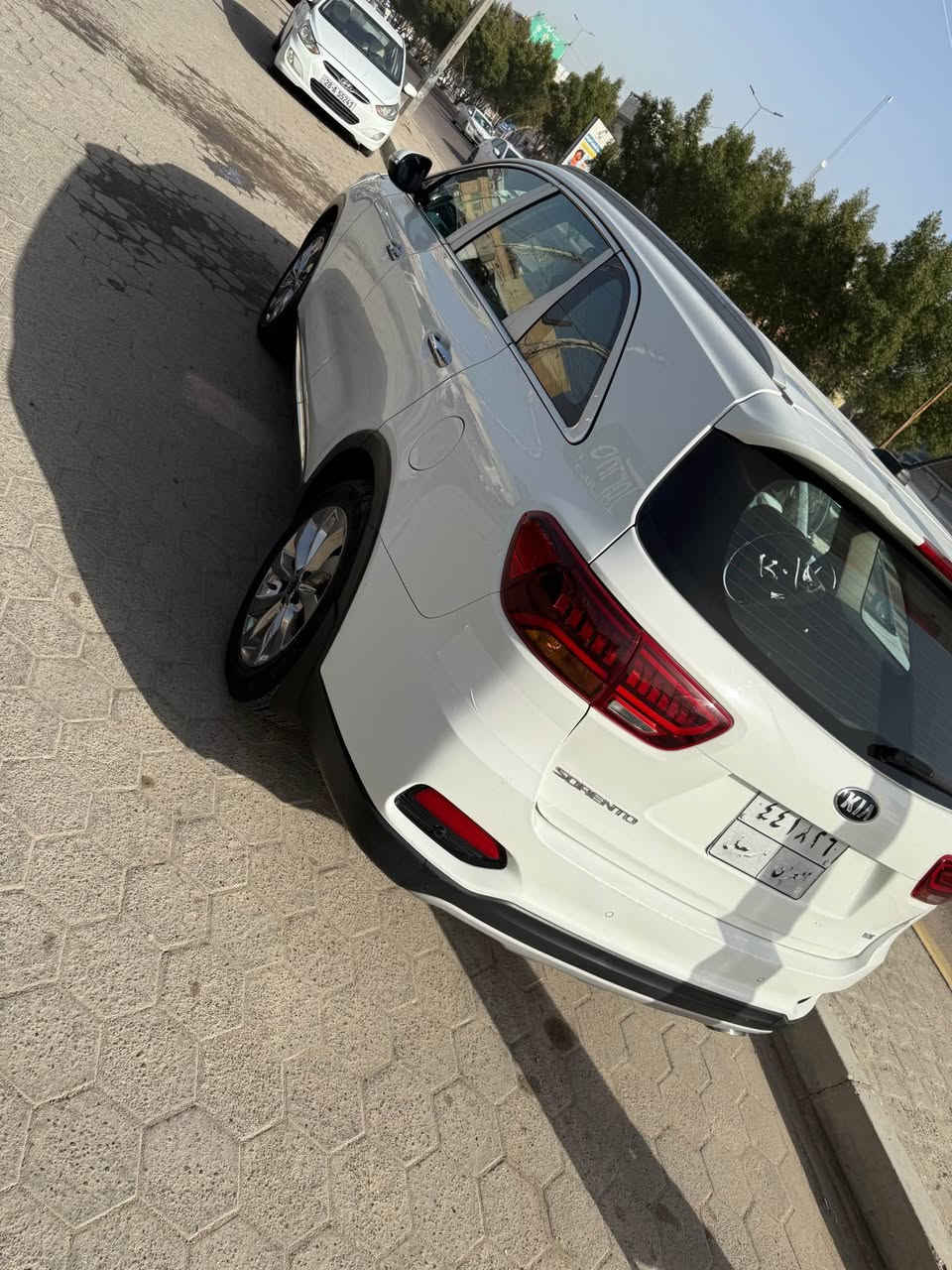 السلام عليكم كيا سورنتو موديل ٢٠١٨ شكل ٢٠ فول مواصفات محرك ٦ بصمه سبعه راكب تبريد ثلاثه قطع مري شفط صندوق كهربائي بصمه ترحيب يعني بيها هواي مواصفات كشن جلد اربيل تريد وكاله او تحويل مكان سياره بلنجف بيها جملغ صبغ نفسه بيها بارد قليل باب صدر سعرها ٢٠٠ 
*********** النجف, العراق
