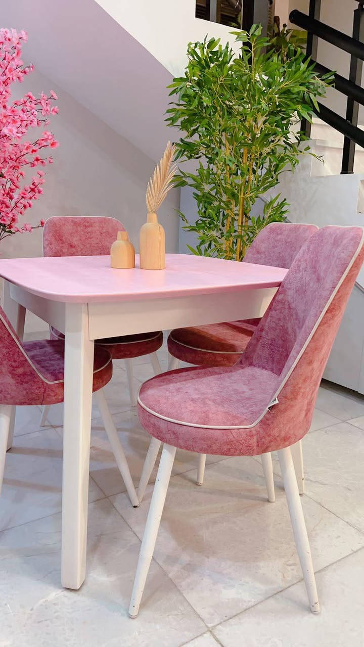 للبيع …
ميز طعام (٩٠ x ٩٠) سم
مع كراسي دوشمة اسفنج عدد (٤) 
اخذته من أثاث القند ب٣٢٥  ألف 
رايدته ب٢٠٠ ألف بي مجال بسيط جدا
نظيف بنسبة ٩٠٪؜ 
استعمال قليل 
الي يحب يتواصل واتساب على الرقم *********** ❤️
