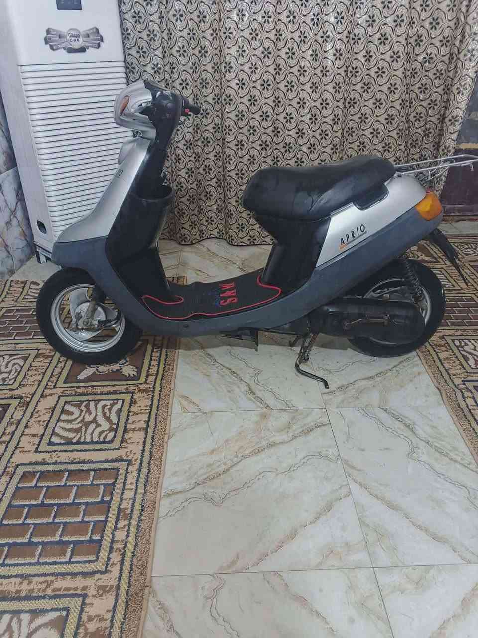 السلام عليكم دراجه للبيع بطه موديل  2000ما مفتوحه كهربائياته كله شغاله سلف هندر سعر 350مكان كربلاء حي العامل الاتصال عل رقم ***********

