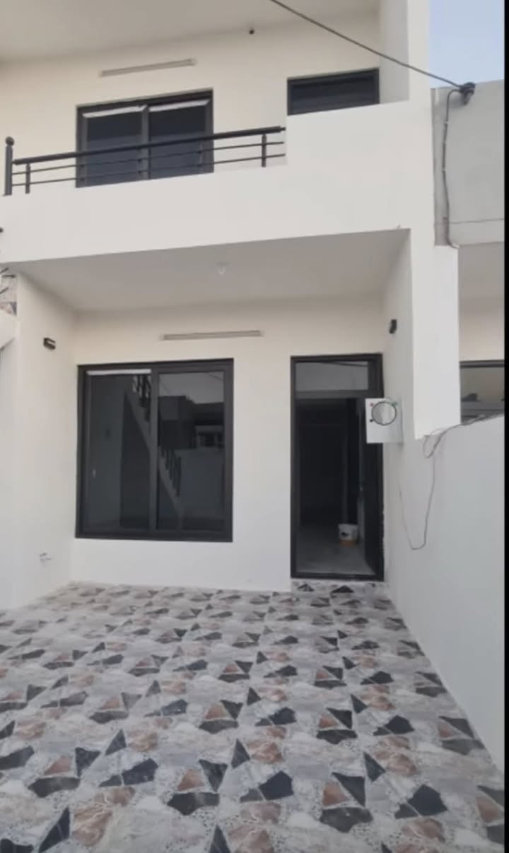 دار للبيع
100متر. قاتو نيو.  فول مواصفات.   دكتو.  كاشي. مخربي.   پيشي كونكريت.     2 ژوري نوستن. هول. متبخ.     

نانيشان/ده روازه.  

رقم/***********
