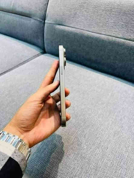 ياالله السلام عليكم ايفون 15 pro max ذاكرة 256 بطارية 97 جديد بمعنى الكلمة AAA ايبم ضمان وتر بروف جهاز كامل ملحقات بوكس كارتون وكيبل شحن السعر 1125 قفل مكاني بغداد شارع فلسطين شراي ***********
