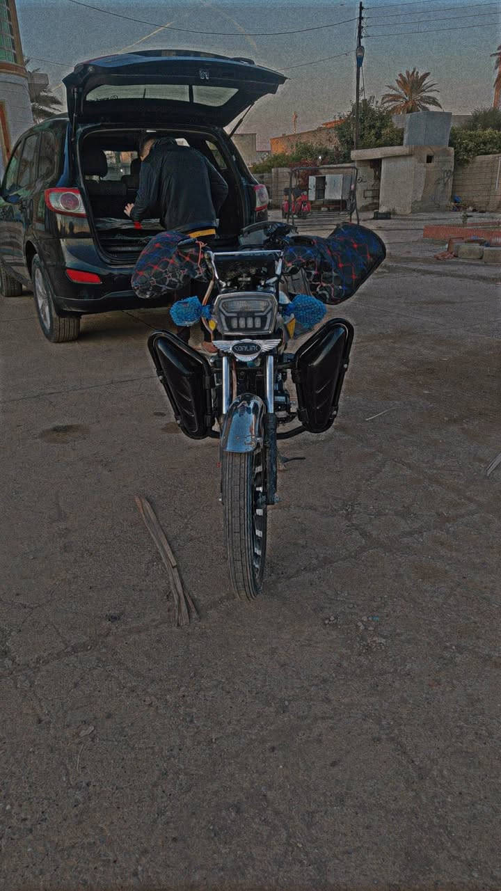 السلام عليكم سيفان ضاقطة وزنجيل محرك ٢٠٠ دراجة شرط فول نشاط وشرط ما محطوطة عليها سبانة بيها بس هاي الغلاف مالت الدشبول نكسر وكعت الدراجة ونكسر شرط اي حادث ماكو والدراجة حلوة ولون مميز السعر ٨٧٠ بيه مجال حك جية جماعت ٧٨٠  لا تعب روحك م ابيع المكان مكيشيفة *********** ويها سويجن ومنفيس
