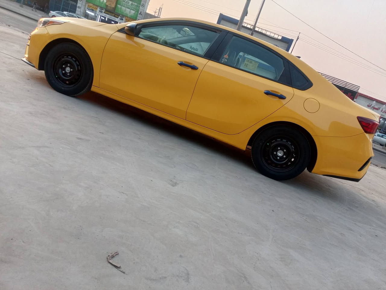 سلام عليكم كيا فورتي موديل 21امريكي حادث جاملغ وتعديل بالشاصي سياره قطعه وحده بدون تبديل شرط السونر  ماشيه 115 مكفوله كير مكينه حداديه تخم تاير تبريد سياره جديده بمعنى الكلمه واحلا من الصور السعر 125 مكان السياره بغداد حي النصر  ***********
