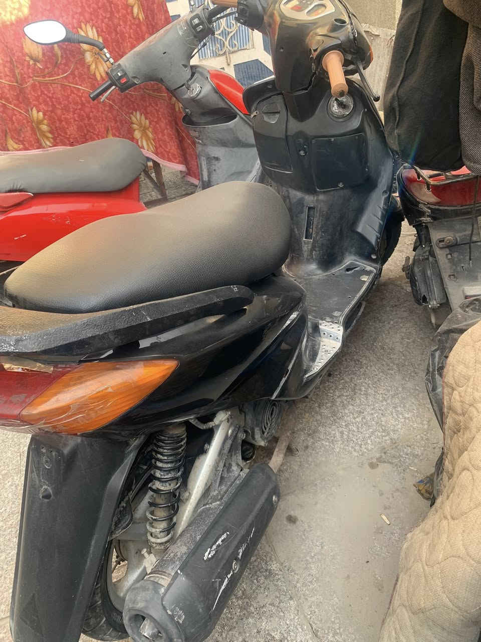 سلام عليكم 
سكنس ١٤٠ شغاله سلف هندر 
مكينه ناعمه كهربائيات كامله 
مكاني الشعب ٣٢٥ وبيها مجال قليل 
نقص ترايش بيها وتاركها الدراجه


**إذا كنت صاحب هذا الإعلان وتريد حذفه لأي سبب، رجاءا أرسل رسالة إلى الدعم الفني**