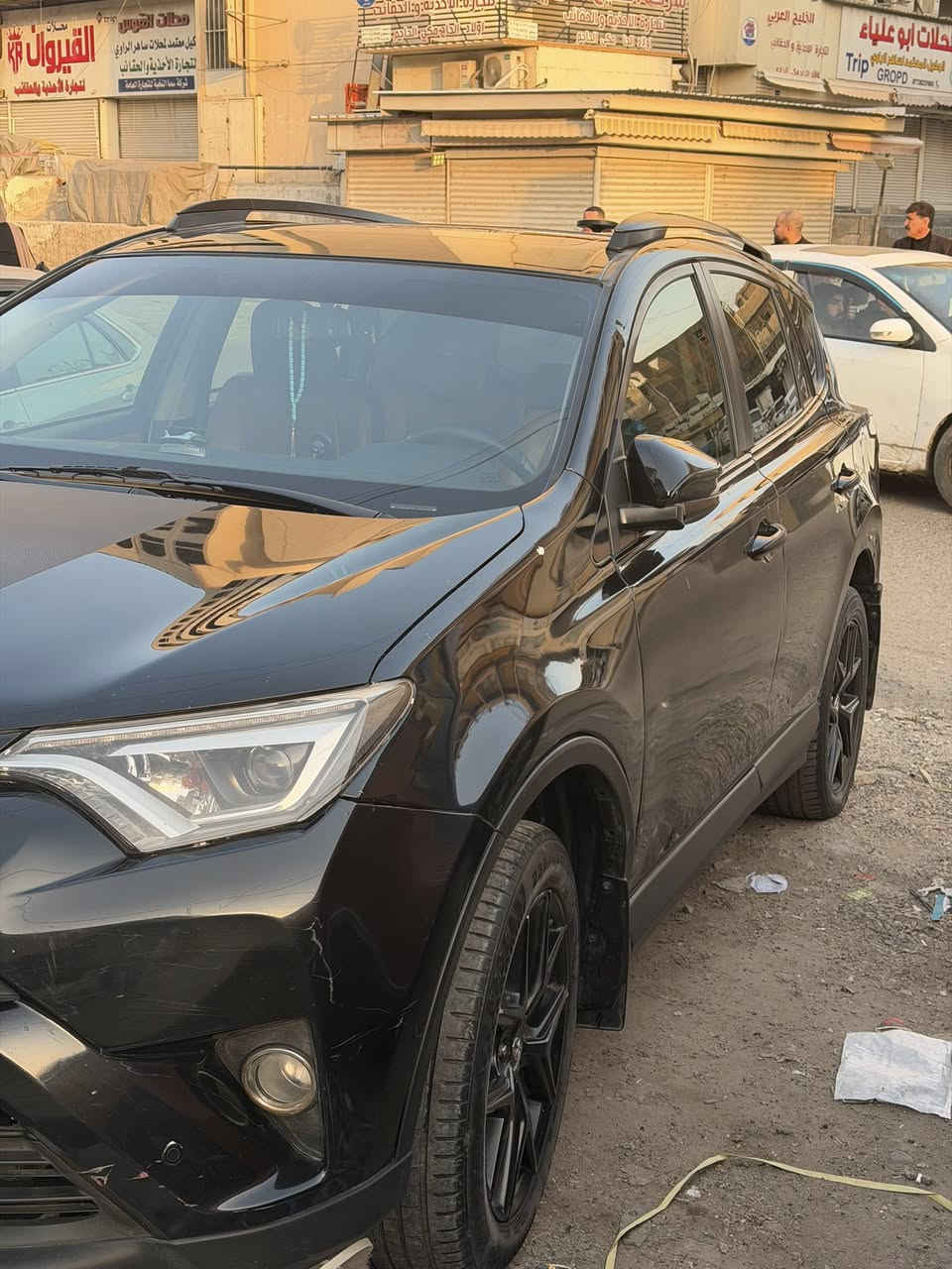 راف فور ٢٠١٨ للبيع
خليجي ماشيه 87الف كيلو
السياره فول مواصفات
مسويها بلاك ادشن
فتحه
بصمه
شاشه كبيره كار بلي
صندوك كهرباء
زنون
اشاير مري
كرسي سايق كهرباء
عليها داش كام اماي خلفي 
المرايه الوسطيه شاشه
داخل مميز لونين جوزي ومشمشي
السياره نضيفه الصدر كله جديد تخم تاير جديد
صار بيها صبغ بالعراق جاملغ السايق وباب السايق وبيها بارد خفيف 
رايدها ب169 وبيها مجال 
للاستفسار *********** متوفر واتساب
