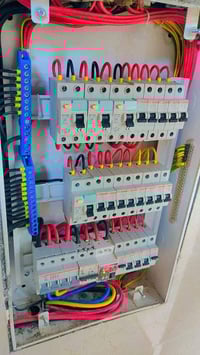 فني كهرباء • تأسيس منازل • البصرة مركز