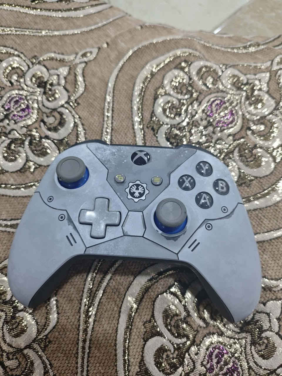 إكس بوكس ون (Xbox One) نظيف للبيع مع كامل ملحقاته.
الملحقات:

​يد إكس بوكس "إليت" الاحترافية (شغالة وعال العال).

​كاميرا ويب + ماوس سلكي.

​الوايرات كاملة (الباور والـ HDMI).

​الجهاز هارد 500 جيجا، شغال 100% وما بيه أي عطل أو مشكلة، وبس بيه الخدوش السطحية العادية مال الموديل الأسود.

​السعر: البيع لأعلى سعر (لأعلى سومة)، اللي يقتنع بسعره نتوكل ونبيعه.

الموقع: الموصل (تسليم يد بيد).

​المهتم يكتب سعره بالتعليقات أو يدخل خاص.


**إذا كنت صاحب هذا الإعلان وتريد حذفه لأي سبب، رجاءا أرسل رسالة إلى الدعم الفني**
