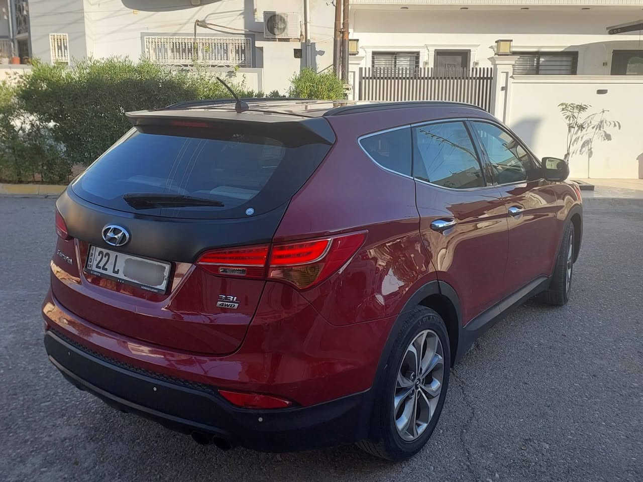 للبيع سيارة هونداي سنتافي موديل ٢٠١٤ خليجي فول مواصفات من عدا الفتحة و البصمة محرك ٦ سلندر دوش السيارة بيها (ربع جالملغ صبغ فقط) و بيها مكانين او ثلاث تعديل بارد بسيط و الباقي مكفول سيارة كير و محرك مكفول و ما مفتوح ب شرط سنوية جديد رقم جديد زينكة مدفوع يعني سيارة ربع دينار مصرف مابي 
مواصفات 
بلاجكتور 
لايتات أمامية و خلفية زينون + LED 
حساس خلفي + كامرة 
ويل كروم حجم كبير 
اشارة بالمراية + يدات نيكل 
محرك ٦ سلندر ٣.٣ دوش مرغوب و ما مفتوح 
فورويل 4WD
كشنات جلد + كشن كهرباء 
٤ جامات كهرباء + مراية كهرباء 
تحكم ستيرن فول + تحديد سرعة 
شاشة اعطال 
تبريد بيانو (لمس)
٧ راكب + تبريد ٣ قطعة 
داخل اصفر 
بردات خلفية بلادية 
و بعد مواصفات هواية مكان سيارة كركوك سعر ١٥٧ و بي مجال بسيط رقم موبايل *********** كركوك, العراق
