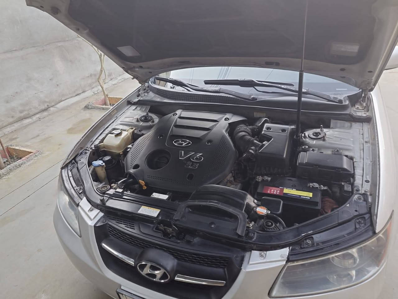 سلام عليكم سيارة سوناتا 2008 رقم نينوى سنويه وهزه ورقام كلو جديد السيارة واحد على واحد لمتت محرك سته شرط محرك صدر طخم تاير كلو جديد الضرر بوند مبدل اصلي وجاملق خلفي نص بدون داخل خلاص تبريد مدوشمه السيارة مال جناي السعر 125 $ وبيها مجال العنوان موصل القيارة رقم الهاتف ***********
