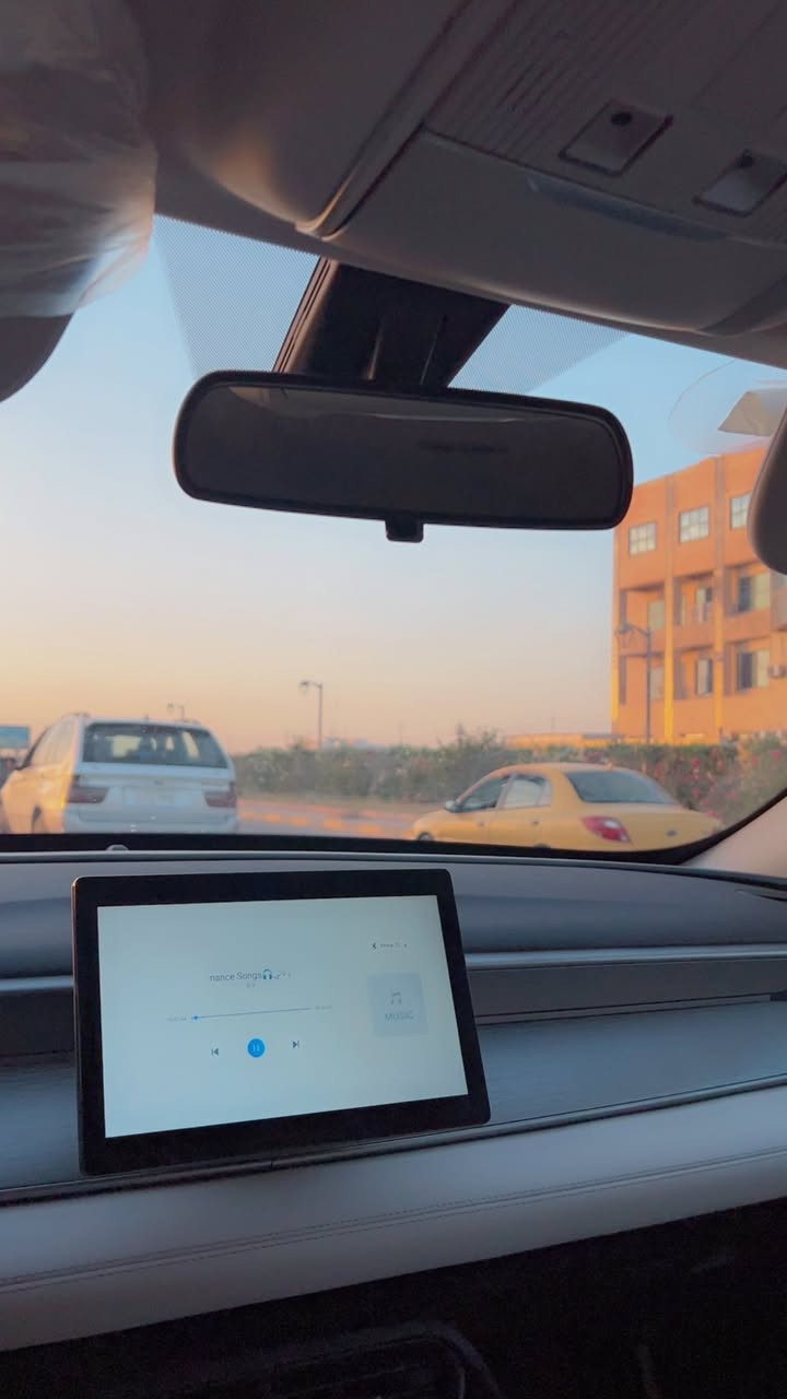 لسلام عليكم
البيع بي واي دي 
موديلها ٢٠٢٥
سيل 5 زيرو مشي 1000  يعني الف الكلي
السياره داخل ابيض. 
تمشيك  علبانزين 2100 كيلو  
وعل شحنه ١٠٠ كيلو 
وياه شاحنه ومطور هواه ومثلثه وارضيات ✅
يجي محركين شحن وبانزين 
شاشاه ايباد 
منفسه لل تيسله 
ما بيه شخط كلين 
تريد رقم تريد بدون رقم 
بيع مستعجيل  
العنوان تكريت صلاح الدين 
السعر خاص 
الستفسار ***********
