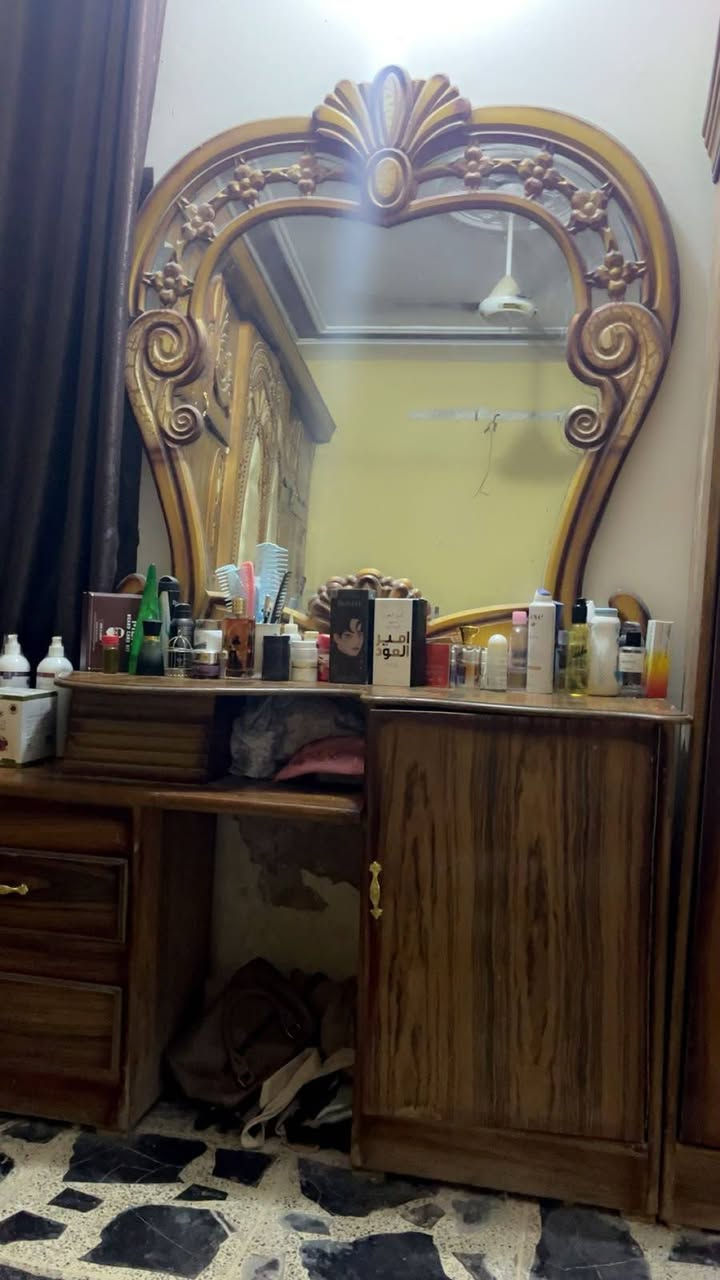 غرفة تفصال عراقي للبيع نضافتها ١٠٠/٩٠ سعرها ٥٠٠
***********
