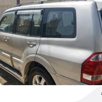 عندي باجيرو موديل 2007سيارة نضيفه من كلشي تخم تاير ويل كب حدادية نضيفه...