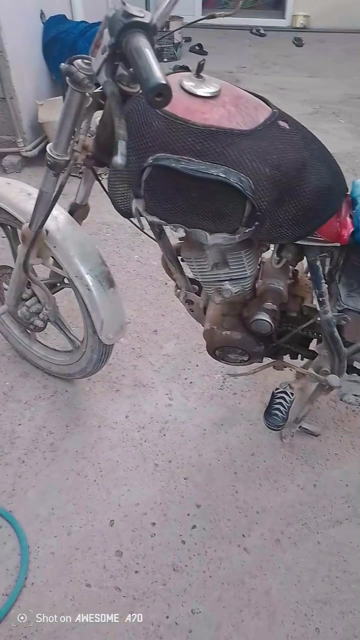 من رخصت صاحب الكروب اخوان سلام عليكم دراجه للبيع مال شغل الدراجه خير من الله نقصه بس الدبل الخلفي مكسور السعر 125الف بس للمعلومه ماعرف شنو اسمه والمحرك مال ستوته مشدودله مكاني ديالى بعقوبه الحديد والشراي بي خير ويدلل السعر 125وبيه مجال للشراي هاذه رقمي ‏‪***********‬‏
