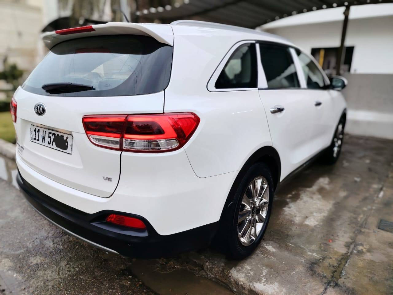 سلام عليكم
كيا سورنتو 2018 خليجي مكفول
رقم بغداد انكليزي دولي الجديد  بسمي 
ماشية 52 حقيقي
نظافة السيارة موضحة بالصور جديدة بمعنى الكلمة 
  مواصفات السيارة المعروفة 
بصمة تشغيل  عدد 2
سايد بريك دكمه 
كراسي كهرباء + جلد لونين
حساسات امامية و خلفية
لايت زنون اصلي لد امامي و خلفي 
زراك لايت باب خلفي كهربائي 
محرك سته سلندر 6  سبعه راكب 7
تبريد 3 قطع 
ثلاث قطع تبريد تبريد بيانو 
اشاير بالمري + مري شفط و ترحيب 
شاشة كبيرة و كامرة دوارة
ابربع انظمة قيادة /Normal/Eco/Sport/Smart
وباقي المواصفات المعروفة 
السيارة مكفولة صبغ وضربه و بارد أخت زيرو
محرك ما مفتوح كير ما مفتوح على وضع شركه
السيارة باسمي طبعا تحويل مباشر 
***********
العنوان📍بغداد شراي يتصل ويدلل
للاستفسار  📞 ***********
