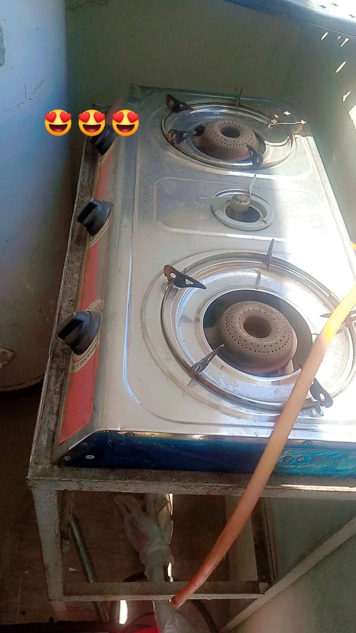للبيع طباخ منضدي مع سوبايه حديد تفصال جديد ونضيف مع الصونده شغال اي عطل مابي سبب البيع دانشيل لخارج الرمادي السعر 35 وبي مجال العنوان رمادي شارع فاكره قرب اسواق صدام للاستفسار ***********
