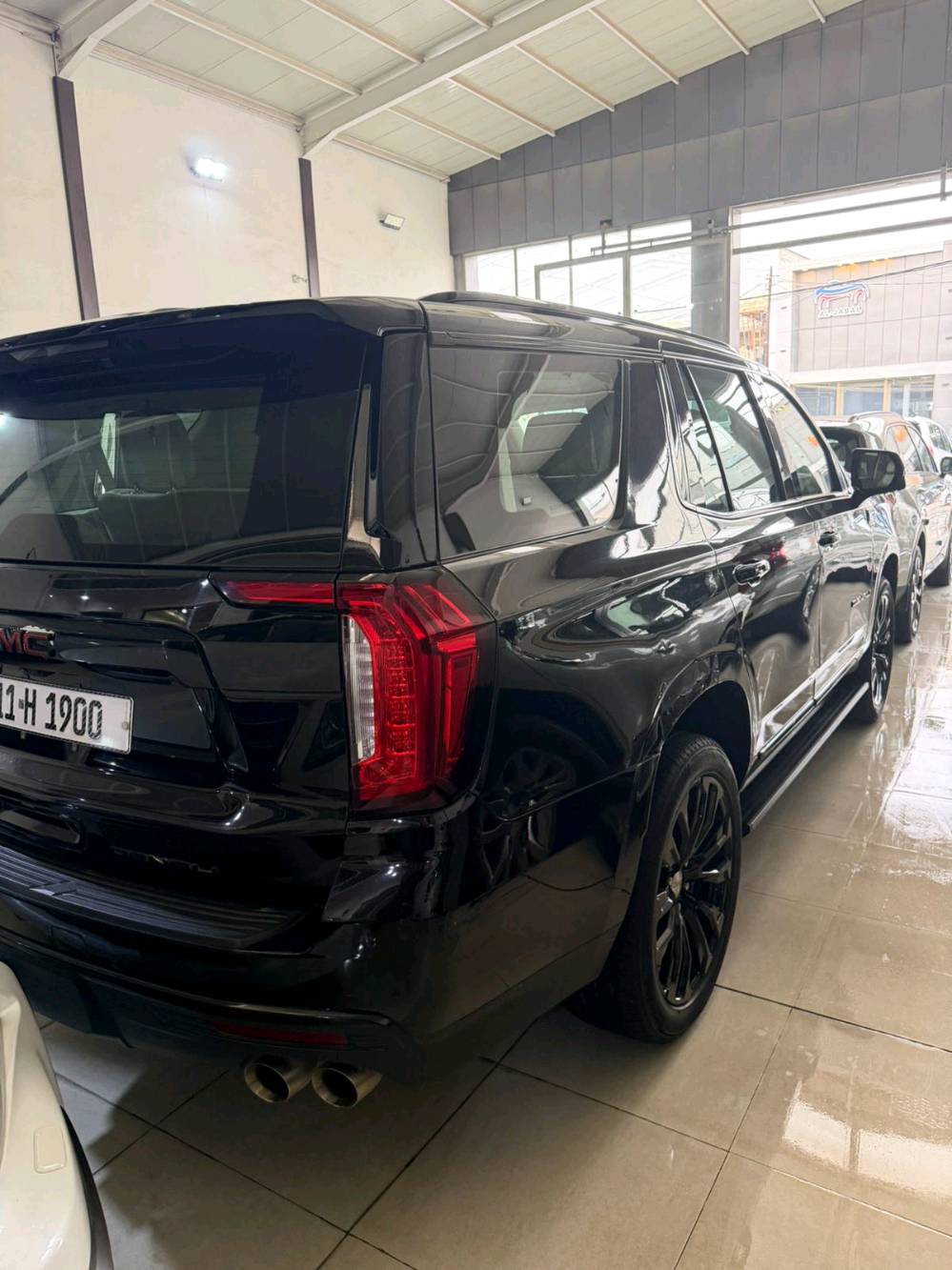 هل تبحث عن السيارة المثالية التي تجمع بين الهيبة على الطريق والراحة المطلقة لعائلتك؟ نوفر لكم الآن تشكيلة مختارة من أحدث إصدارات GMC و Chevrolet Tahoe بـ "أصفار" الوكالة وأعلى المواصفات.
​✨ الموديلات المتوفرة:
​جمسي يوكن (GMC Yukon): فئات (SLE, SLT, AT4, والقمة DENALI).
​شفروليه تاهو (Tahoe): فئات (LS, LT, Z71, والمميزة RST).
​💎 مميزات السيارات:
​الأداء: محركات V8 جبارة مع تقنيات توفير الوقود الحديثة.
​التكنولوجيا: شاشات عرض عملاقة، نظام صوتي Bose، ودعم كامل لـ Apple CarPlay و Android Auto.
​الأمان: أنظمة الرادار، الكبح التلقائي، الرؤية المحيطية 360 درجة، وتنبيه النقاط العمياء.
​الراحة: مقاعد جلدية فاخرة مع خاصية التبريد والتدفئة، ومساحات داخلية واسعة جداً.