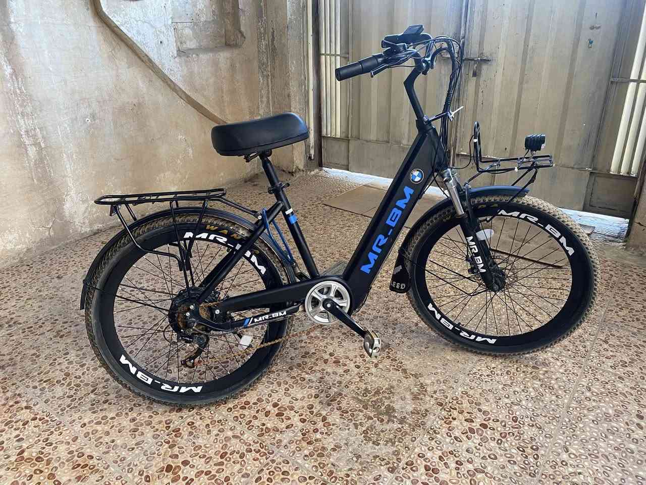 سلام عليكم باسكل شحن بي إم  ألأ ماني ثلاث بطاريات باسكل جديد صار شهر ونص من اخذتة مشحون ٥مرات سرعتة 45 حقيقي سعر ٥٢٥ بي مجال لشراي رقمي *********** موجود واتساب 
وخاص هم .
