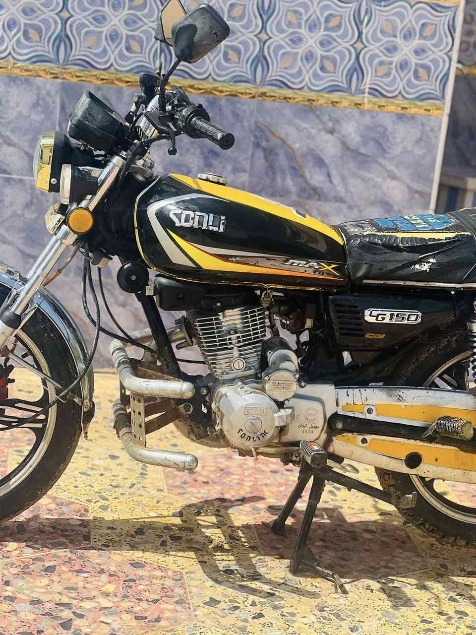 سلام عليكم دراجة أيراني نضيفة ومخلص موديل 2023 اوراق كاملة تجي تفحص وتشوف كهربايات كلها شغالة رجان الموشراي لا يتعبني لان إني متوازي علا فلوس سعر 575 وبيها مجال رقم ***********
