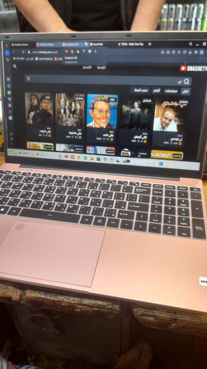 لابتوب KurieTim هو جهاز كمبيوتر محمول اقتصادي ومناسب للأعمال والدراسة، يتميز بمواصفات جيدة مقابل سعره، مثل معالجات Intel N95 أو AMD Ryzen، ذاكرة وصول عشوائي (RAM) تصل إلى 32 جيجابايت، وسعة تخزين SSD تصل إلى 1 تيرابايت. تتوفر هذه الأجهزة عادةً بمقاسات 14.1 أو 15.6 بوصة بشاشات FHD IPS، وتعمل بنظام Windows 11 Pro.
Newegg
Newegg
 +4
أبرز مواصفات لابتوب KurieTim:
المعالج: خيارات تشمل Intel N95 (رباعي النواة) أو AMD Ryzen 7 5825U/3500U للألعاب والأداء العالي.
الذاكرة (RAM): سعات عالية تتراوح بين 16GB و 32GB DDR4.
التخزين: أقراص صلبة سريعة NVMe SSD بسعات 512GB أو 1TB.
الشاشة: مقاس 15.6 أو 14.1 بوصة بدقة FHD (1920x1080).
١٦٠


**إذا كنت صاحب هذا الإعلان وتريد حذفه لأي سبب، رجاءا أرسل رسالة إلى الدعم الفني**