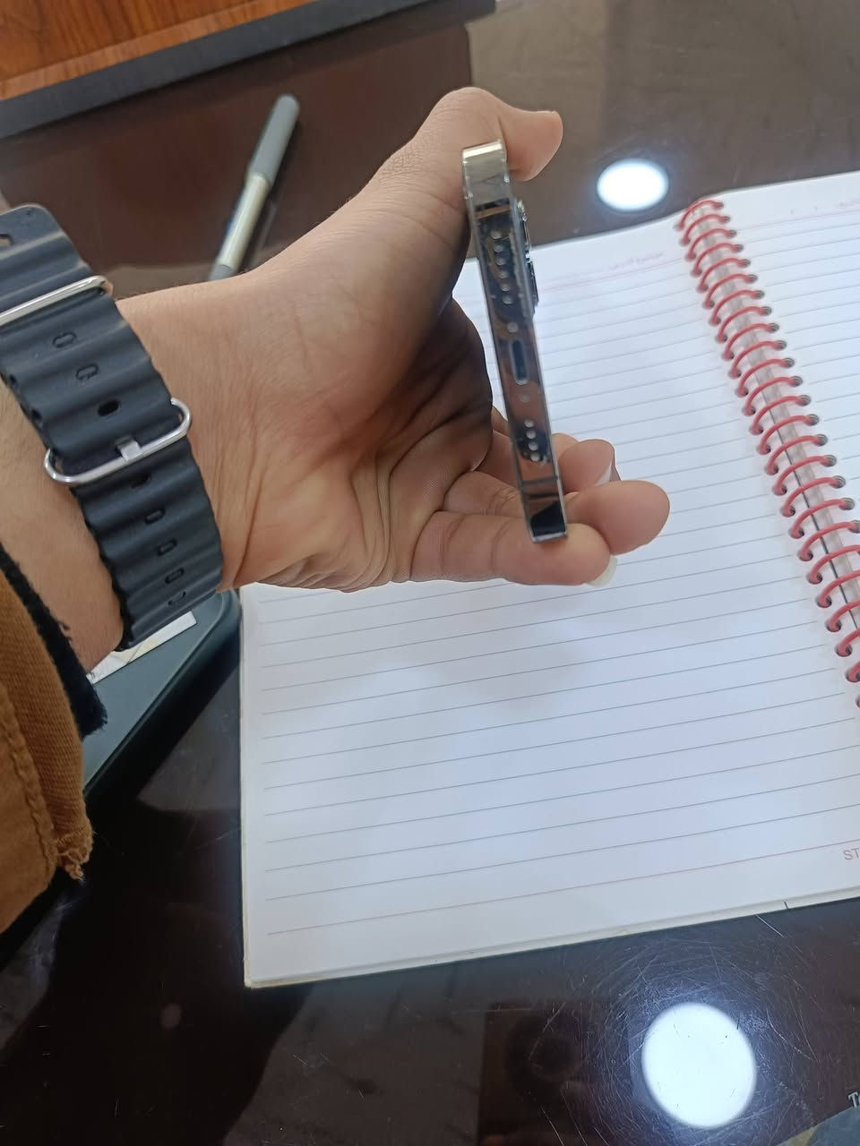 مبايل ايفوان 13برو ماكس
الذاكره 256
البطاريه 88
جهاز ما مفتوح 
جهاز نوعيه امريكي 
فقط بس الكارتونه وياه 
العنوان نجف 
تواصل واتساب فقط ***********
السعر 650قفل
