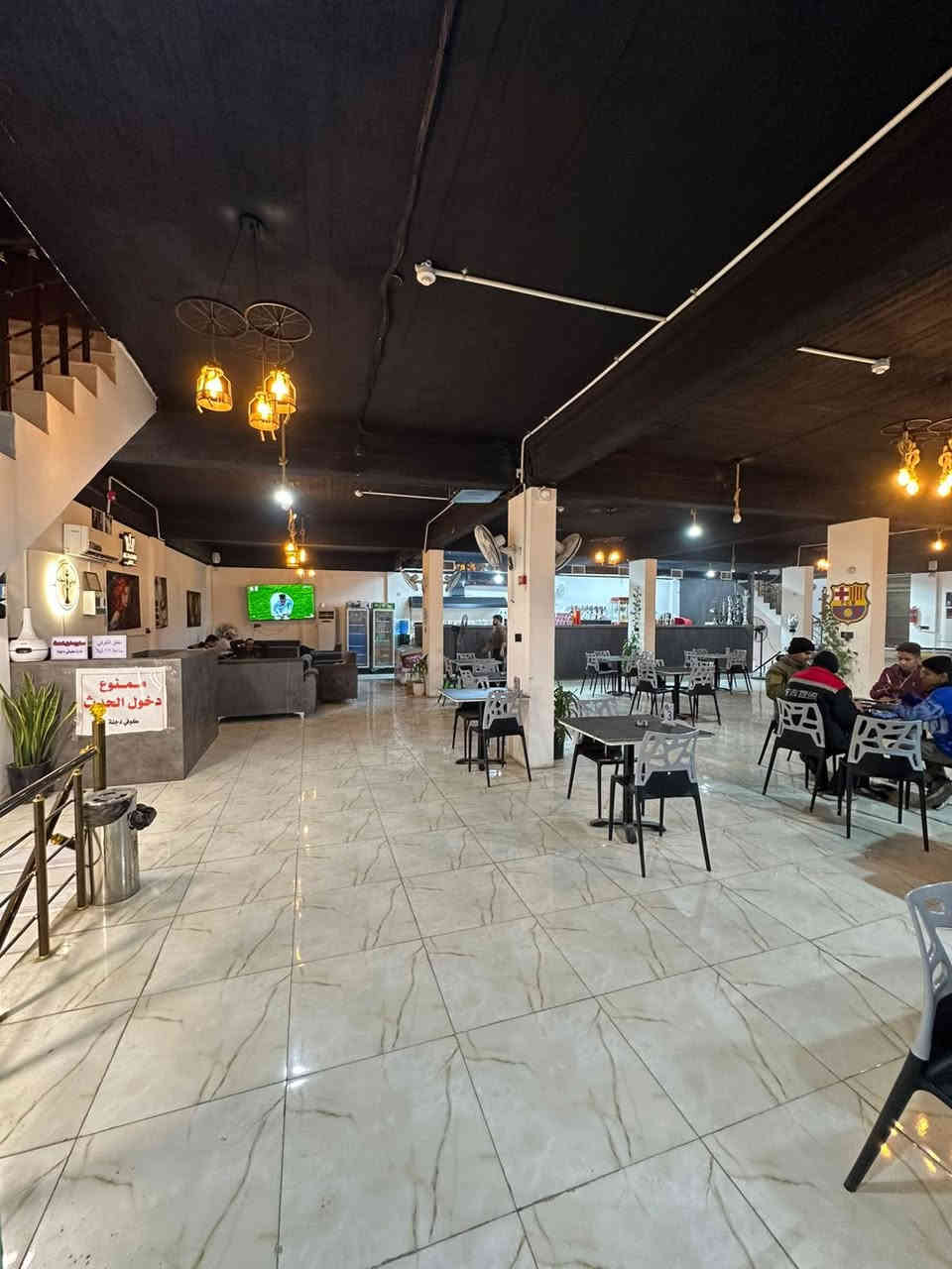 السلام عليكم  🫡 
كوفي للبيع ☕️
عل شارع عام شارع السندباد قرب مستشفى العباس لاهلي 
الكوفي شغال وفي حاله جيده 
سبب البيع عدم التفرغ 
من يهمه لامر لاستفسار اتصال عل الرقم التالي ⁉️
***********
