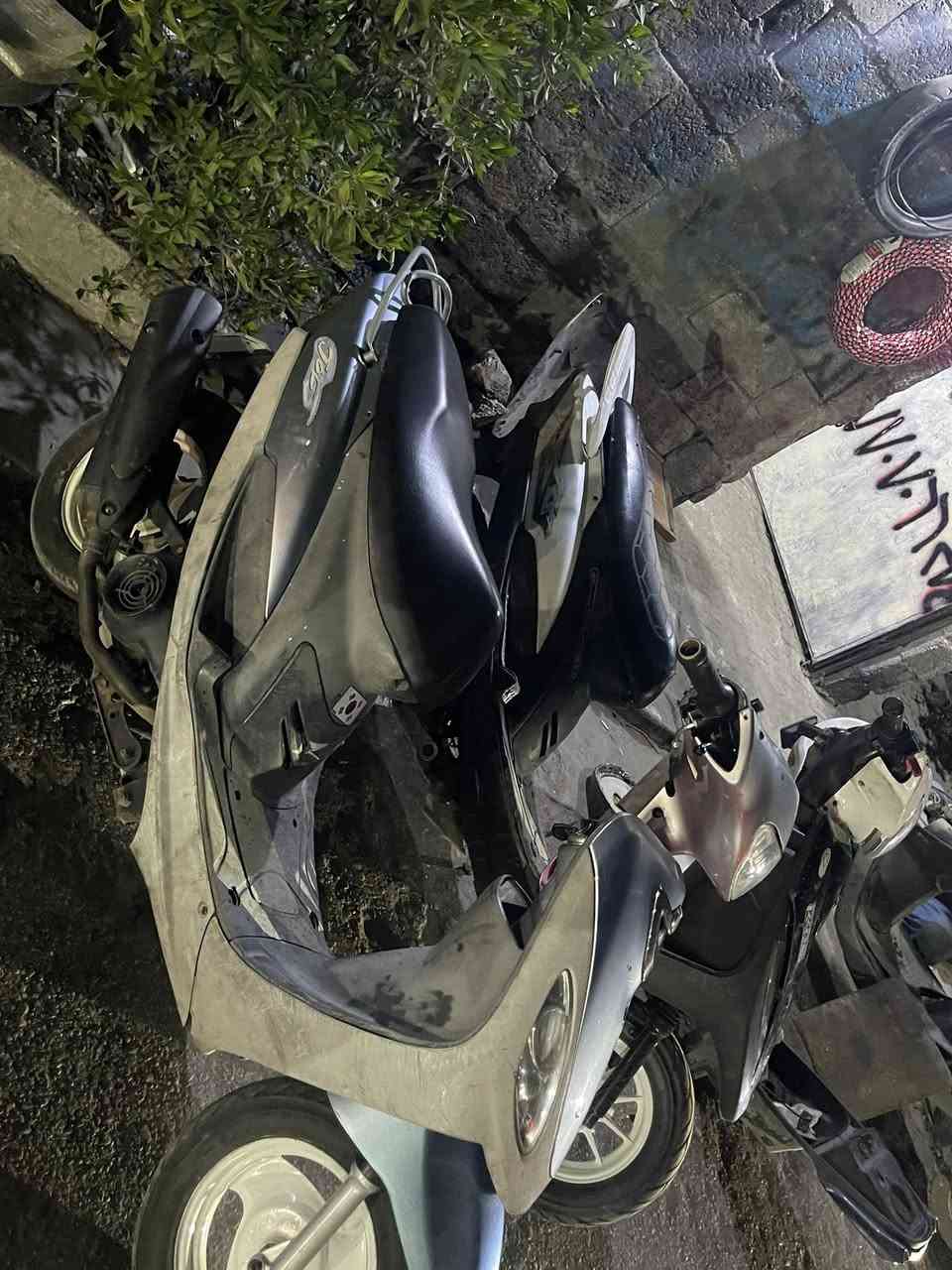 السلام وعليكم ماكسات منغولي وعدله 55 منغولي كامله بس الاشاير وكفت بالمطر والعدله يرادله بس سلف اشاير شغاله 
عنوان بغداد الجديده شارع المسبح 
***********
