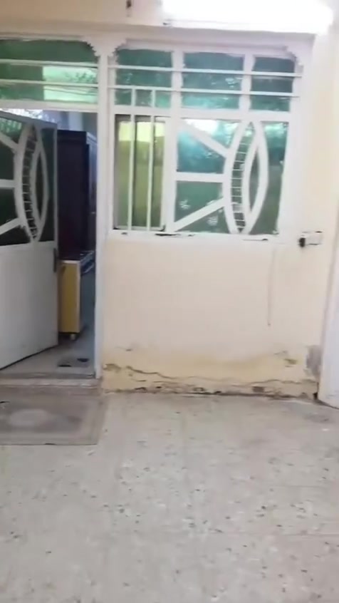 السلام عليكم بيت للبيع ١٦٠ متر زراعي عل شارع ٥٠ مال الكفاءات العبيدي قاطين القاط لاول يتكون غرفه وصاله وستقبال ومطبخ والقاط الثاني ثلاث غرف وحده من الغرف عوزه بس سكف لاستفسار اكثر الاتصال عل الرقم *********** ا
