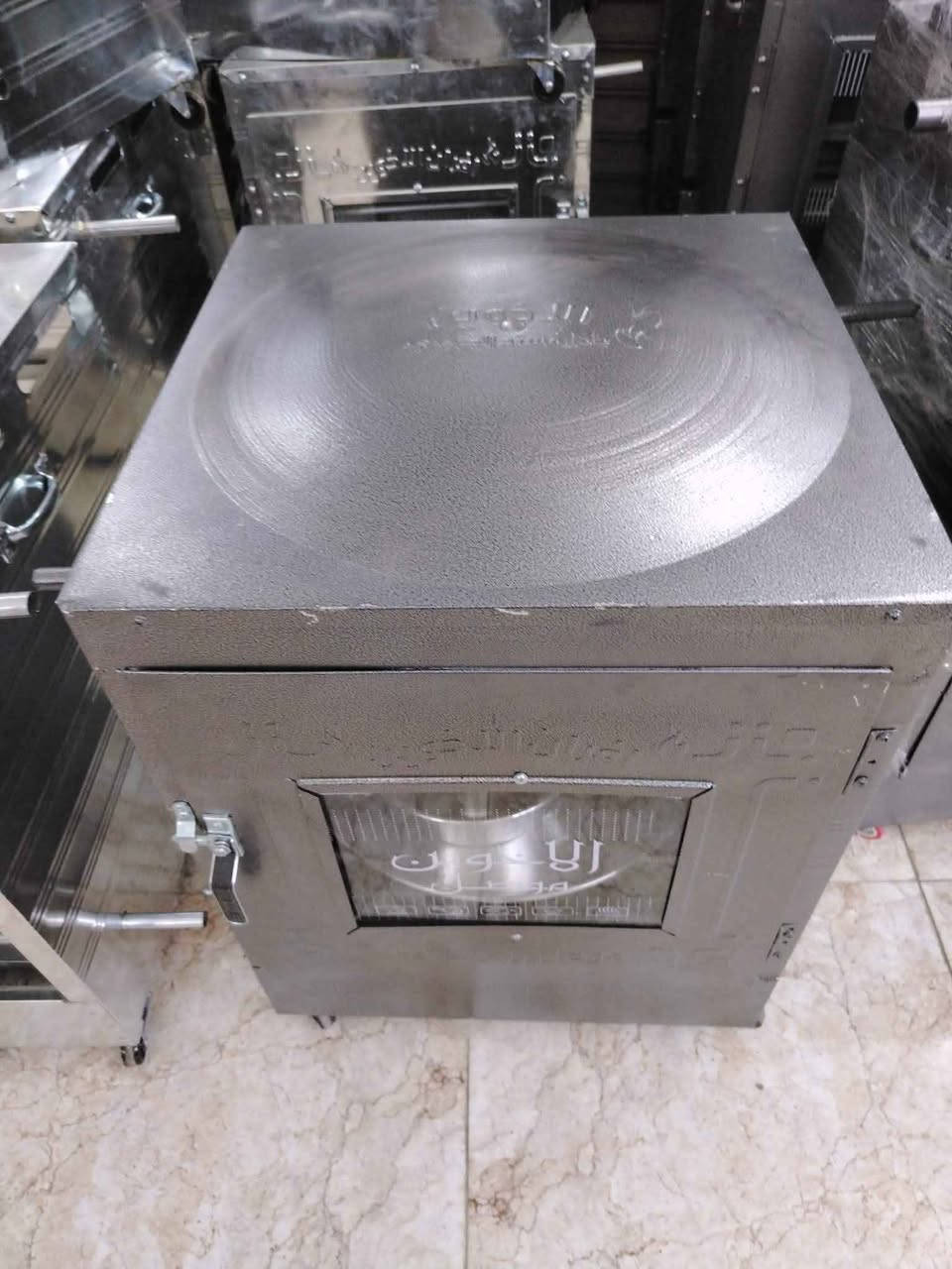 فرن 2 طابق الأخوين مصبوغ حراري لون اسود بليت مغلون وبيه عازل حرارة من الجناب جامة حراري قياس الفرن ٥٥ سم مربع ارتفاع ٧٥ سم مع ٢ صينية دائري مع قالب كيك هدية فافون مع الملحقات منظم وصوندة ومفاتيح الغاز وقفايص مع التوصيل لباب البيت ولكل محافظات العراق بغداد, العراق


**إذا كنت صاحب هذا الإعلان وتريد حذفه لأي سبب، رجاءا أرسل رسالة إلى الدعم الفني**