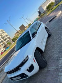 جيب كراند شيروكي اوفر لاند موديل 2023 وارد أمريكي رقم بغداد دولي  ماشي...