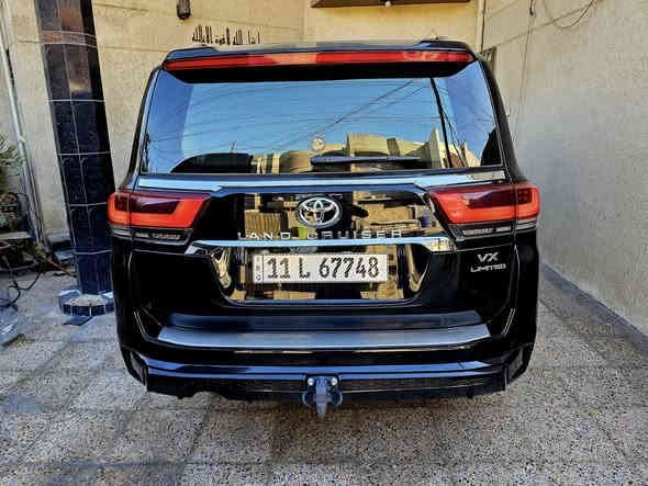 السلام عليكم
للبيع تويوتا لاندكروزر 
موديل 2024 
VX لمتدد فول مواصفات 
بريم اصلي رادار امامي وتحديد مسار و5 كامرات وكراسي تدفئة وتبريد حتى الخلفيات والكراسي كلهن كهرباء حتى ال7 راكب هم كهرباء وكرسي السايق  خزن ميموري وبقية المواصفات المعروفة باللمتدد الvx 
السيارة مغلفة PPF من جانت زيرو ضمان 15 سنة 
مكفولة كفالة عامة عدا ملاحظة جدا بسيطة 
ماشية 12 الف جديدة جدا بحالة الزيرو 
رقم بغداد الجديد وبأسمي تحويل مباشر 
السعر788  وبيهة مجال 
***********
***********
