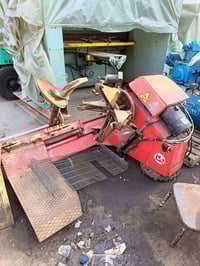 خالعه لوريات إيطالي حجم وسط نظيفه جدا وجاهزه للعمل ٠٧٧١٨١٧١٩٥٥ العنوان...