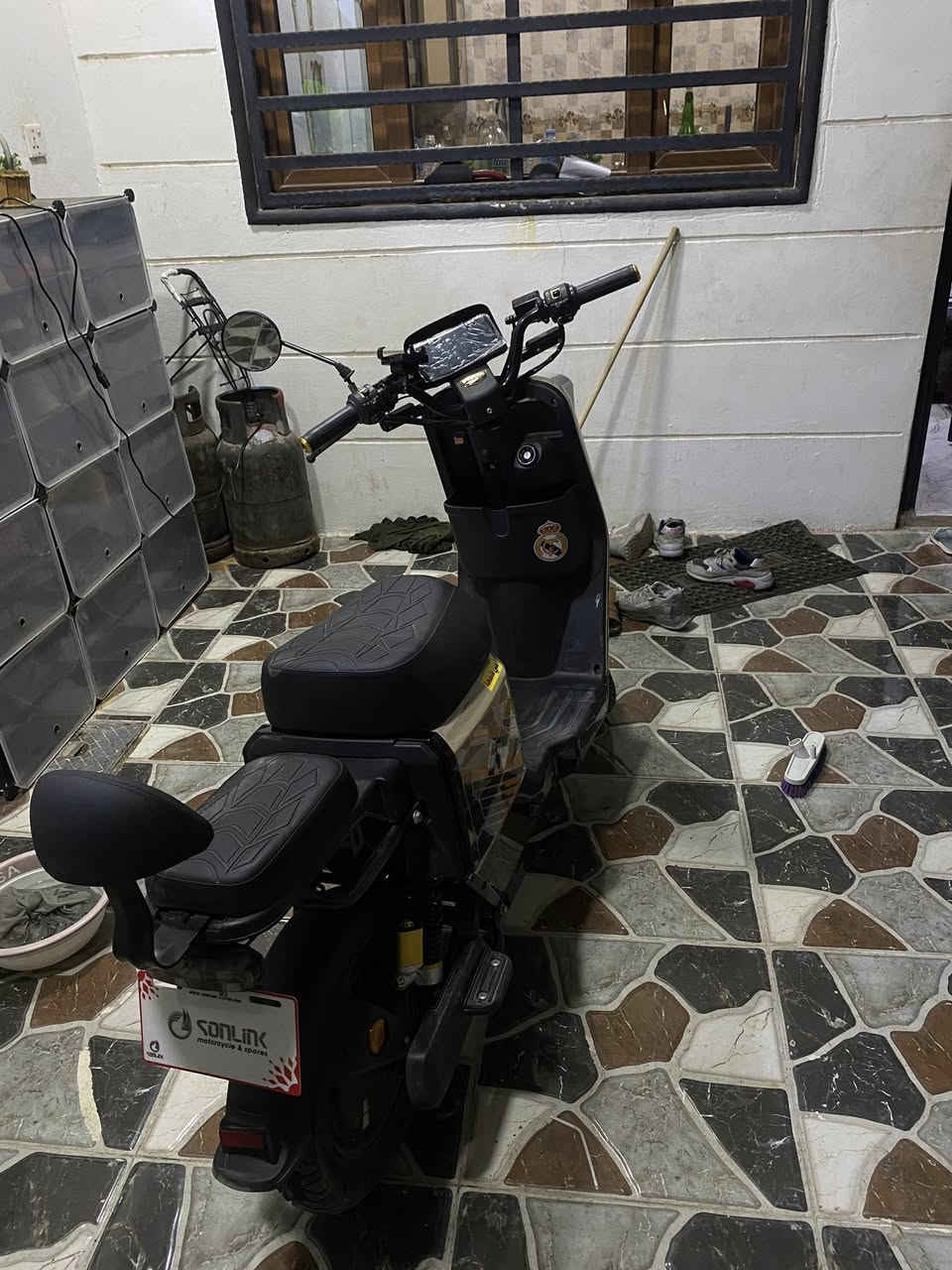 السلام عليكم دراجة شحن ٢٠٢٦ صار شهر من اخذتها جديدة كلش وبطارياتها جدد وماشية ٧٤٢ كم حقيقي العنوان كركوك ساحة الاحتفالات ***********٧
