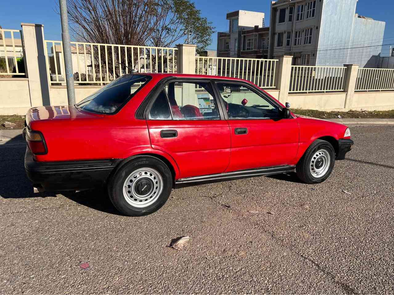 كرؤلا رفيق حزبى 
موديل 1990
مكينه به شرت 
گير عادى به شرت
كلاجو عينه تازه گؤراوه به شرت
كاره باى تازه كراوه ته وه 
گه رمى ئيشه كات 
لايت به شرت 
ئيشارتى ئيشه كات 
سلفى تازه كاراوه ته وه 
دوو تايه تازه 
پيشو دواى تازه دا گيراوه 
فلچه ى ئيشه كات بئ عيب
ئارمى پلاستيكى سليمانى به شرت
به ريزم ئالو گؤر ناكم 
نرخى 23معا مه له 
ژ. م *********** شمشمل, السليمانية
