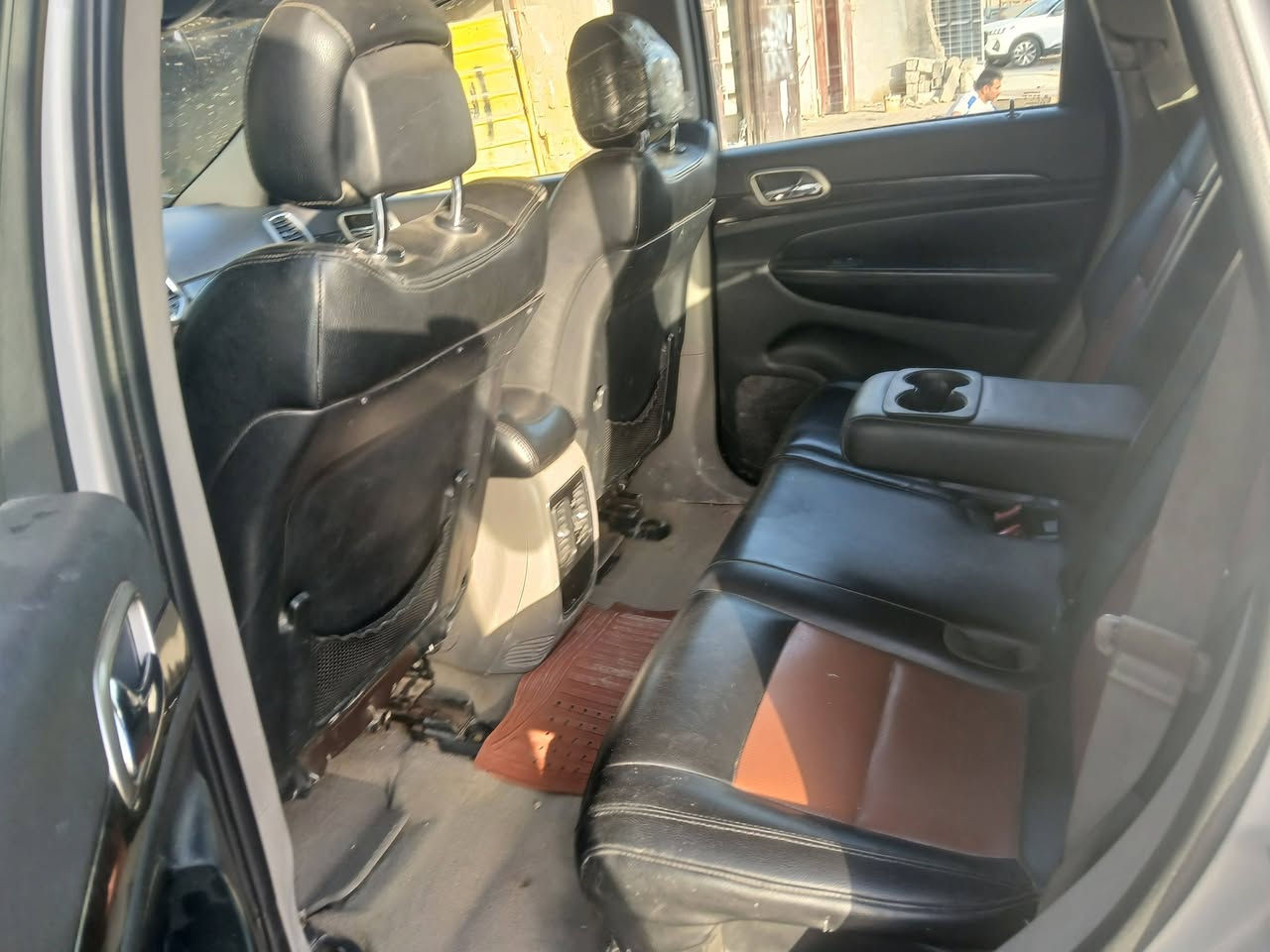 السلام عليكم
جيب كراند سيروكي للبيع 
لاريدو كير مكينه خير من الله 
حداديه جديده باتري دينمه وعبوت فيت بم جدد 
رصاصي السونار مرفوق 
مكاني كربلاء الهاتف ***********
وبيه مجال الشراي يتصل
#########
