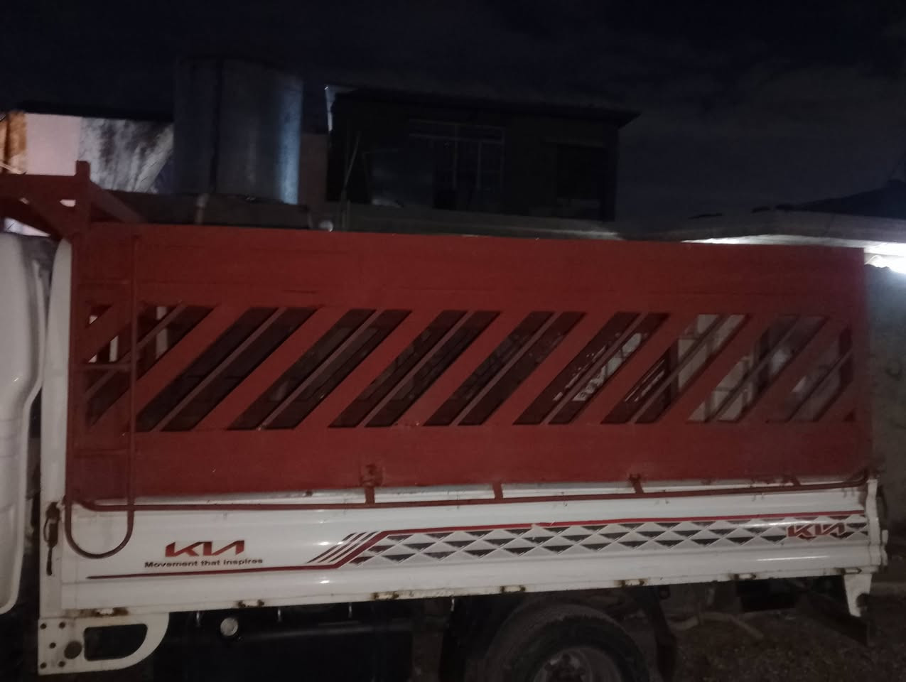 السلام عليكم شباب محجر كيه حمل فحل لبيع مكان بغداد سبع قصور شارع ابو السعر 300وبي مجال رقمي ***********التصال عل شريحه وبي واتساب هم باقي التفاصيل مذكوره بل فيدو
