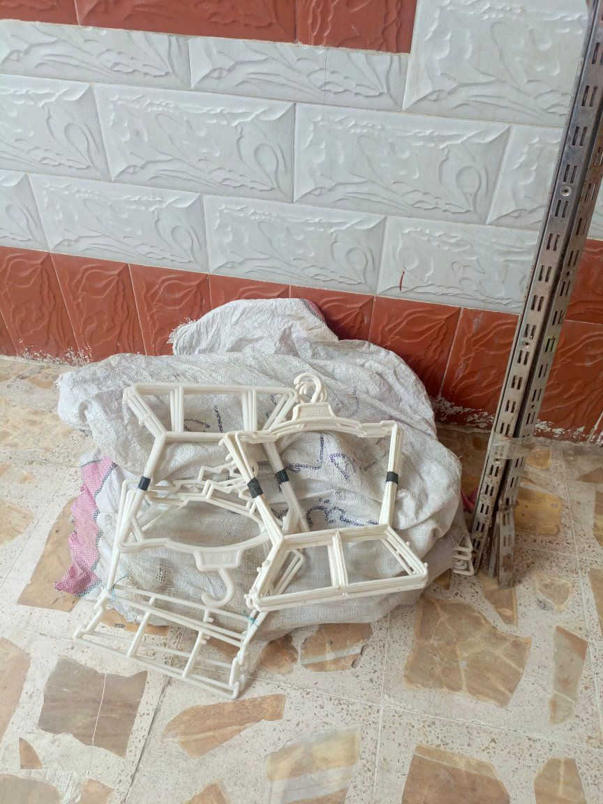 سكه وتعاليك مال محل ملابس او بسطات مستخدمات قليل ووزن ثقيل مو خفيف اللي تفيده يراسلني ***********
