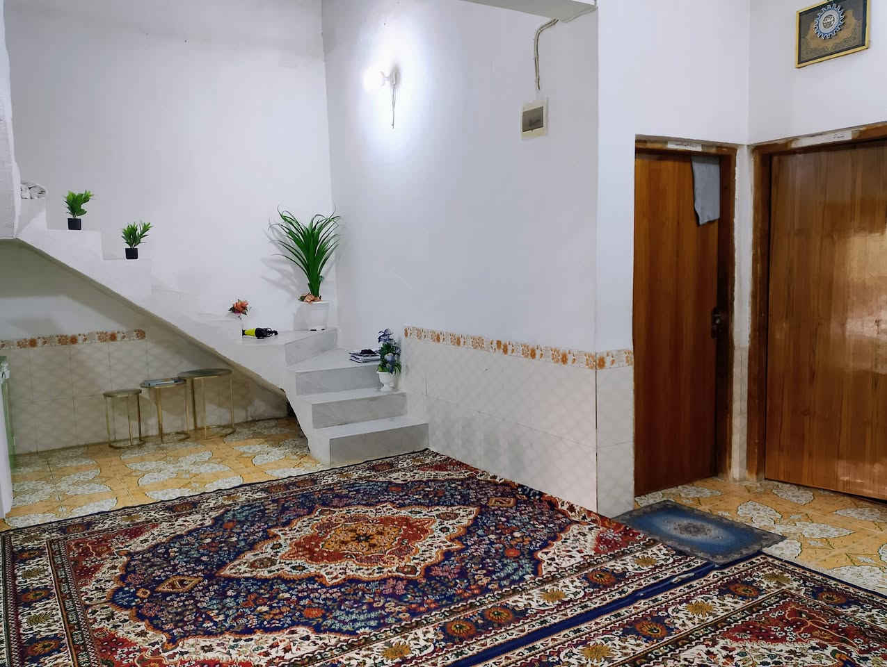 بيت للبيع ناحية الفظلية شارع المحطه قريب على شارع 40 فرع مركز روج المساحه 155 يتكون الطابق الارضي من غرفتين وصاله ومطبخ واستقبال وصحيات خارجيه وتوجد غرفه بالطابق الاول للاستفسار الرقم ***********
