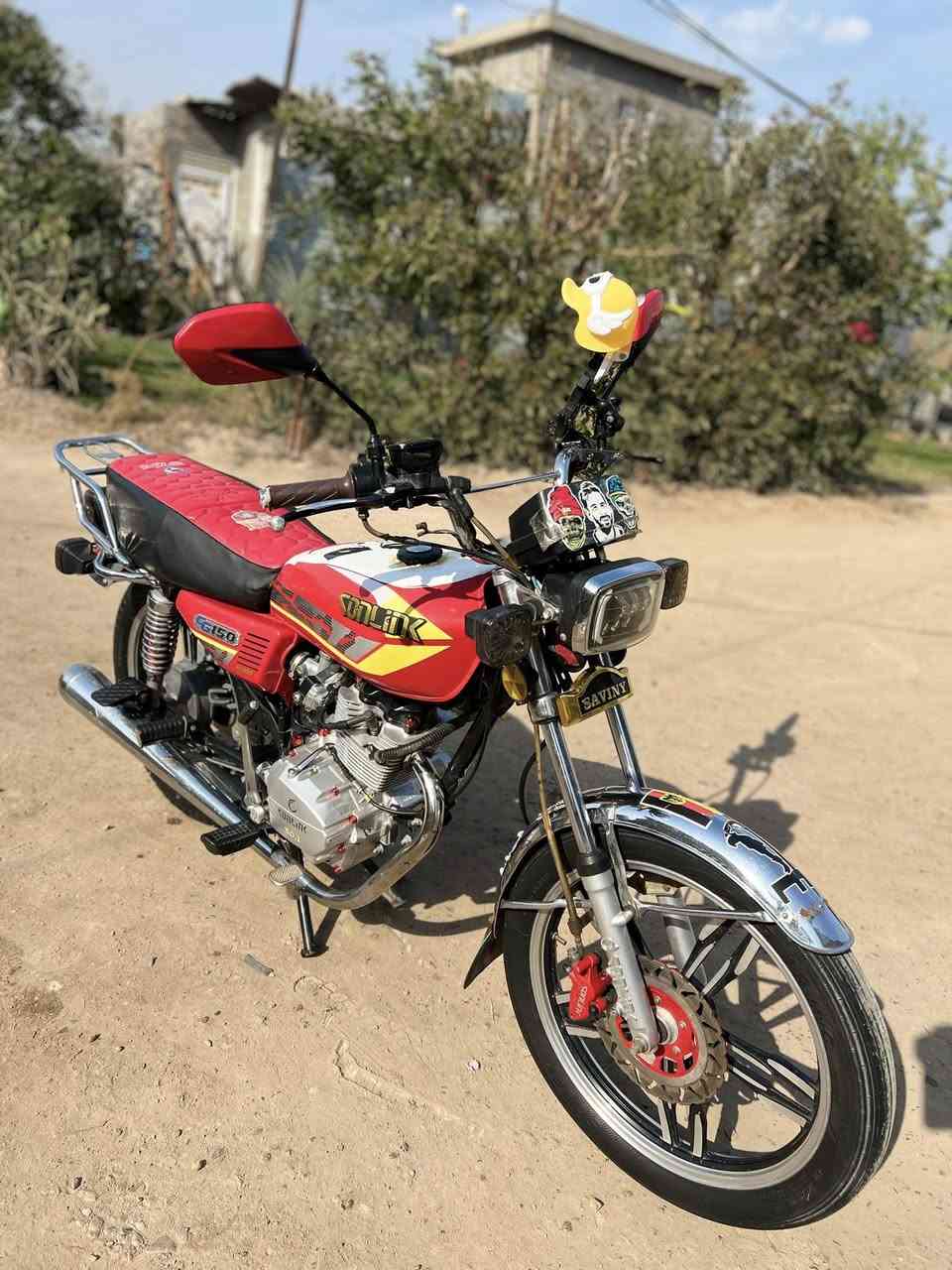 من رخصت صاحب كروب $!(
🏍️ للبيع أو المراوس: سيفان 2023 (الوحش الثقيل) 🏍️. 

السلام عليكم.. متوفر دراجة سيفان موديل 2023، المواصفات والترتيب كالتالي:

​الحالة العامة: باب أول، وزن ثقيل،

​المحرك: محرك نفخ، عزمة ونشاط توب التوب.

​الكهربائيات: شلع قلع شغالة 100% (ما تحتاج برغي).

​النظافة: الدراجة مرتبة ومنزلة وكاملة من كل شيء.

​💰 السعر وتفاصيل البيع:

​سعر البيع: 650 ألف دينار (وبيها مجال حك جيه).

​المراوس: أراوس ب دراجه تعجبني .

​⚠️ ملاحظة هامة جداً (للطيبين فقط):

​يا أهل الخير، السعر واضح والمواصفات واضحة. اللي يعجبه السعر  يجي خاص وما نقصر وياه، واللي ما يعجبه أو يشوف السعر "إيش دعوة" يرحم والديكم لا يعلق تعليق ما له داعي حتى ما يسمع كلام ما يرضيه. السوق قدامكم والدراجة 

​للتواصل والاستفسار:

📥 مراسلة الصفحة (خاص) - تعال وما نختلف إن شاء الله.

​تحياتي للجميع.. والي يمر يذكر الله ويصلي على محمد وآل محمد.

— مع ‏ابو رحيمه 🚀✨‏.


**إذا كنت صاحب هذا الإعلان وتريد حذفه لأي سبب، رجاءا أرسل رسالة إلى الدعم الفني**