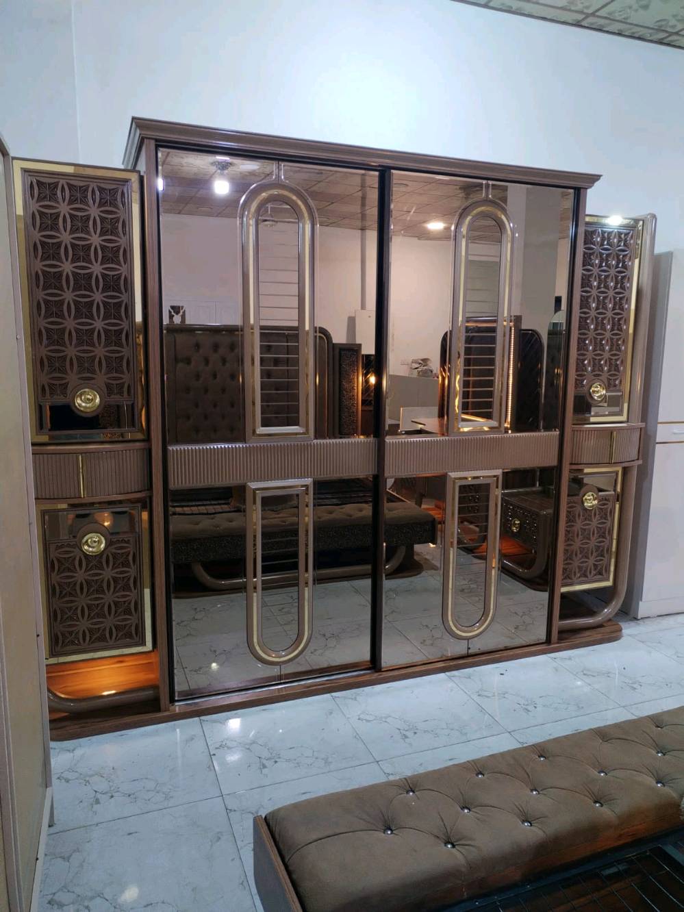 غرفه نوم كلش قليل مستعمل كل عيب ما بيها كلش نظيف سعر مليون ٣٠٠ بيها مجال شراي راسلوني واتساب *********** تدللون علينه 