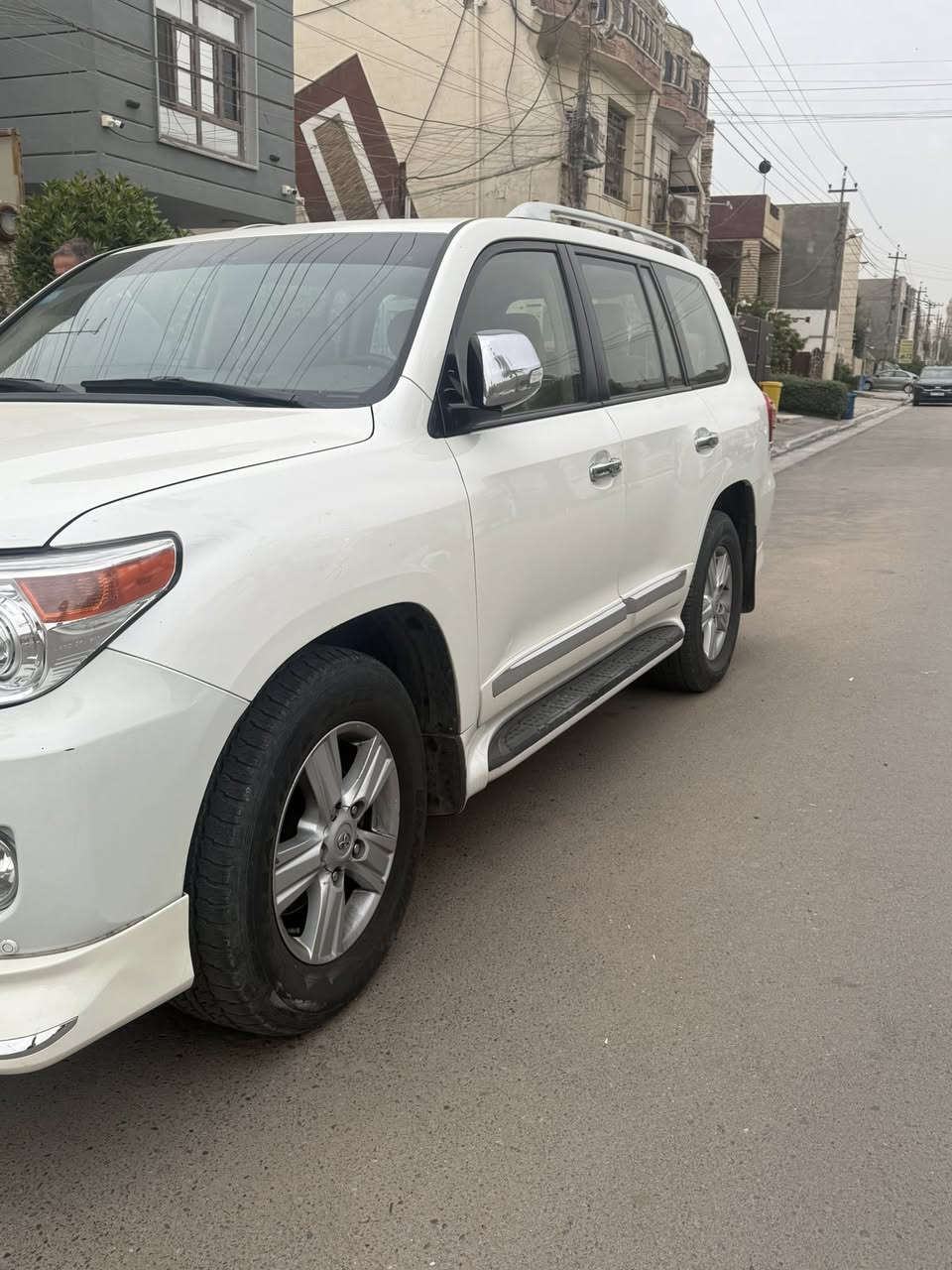 السلام عليكم 
للبيع لاندكروز GXR فول V6سته سلندر
موديل 2012 بغداد رقم  جديد هزه جديده 
سياره بيه 3قطع صبغ جاملغ وبابين وبيه باردبالجاملغ  السايق سياره جديده ونضيفه مال بيت سياره 
كير مكينه كفاله  باسمي تحويل ثاني يوم 
السعر 335وبيه مجال 
مكان بغداد السيدية ***********
