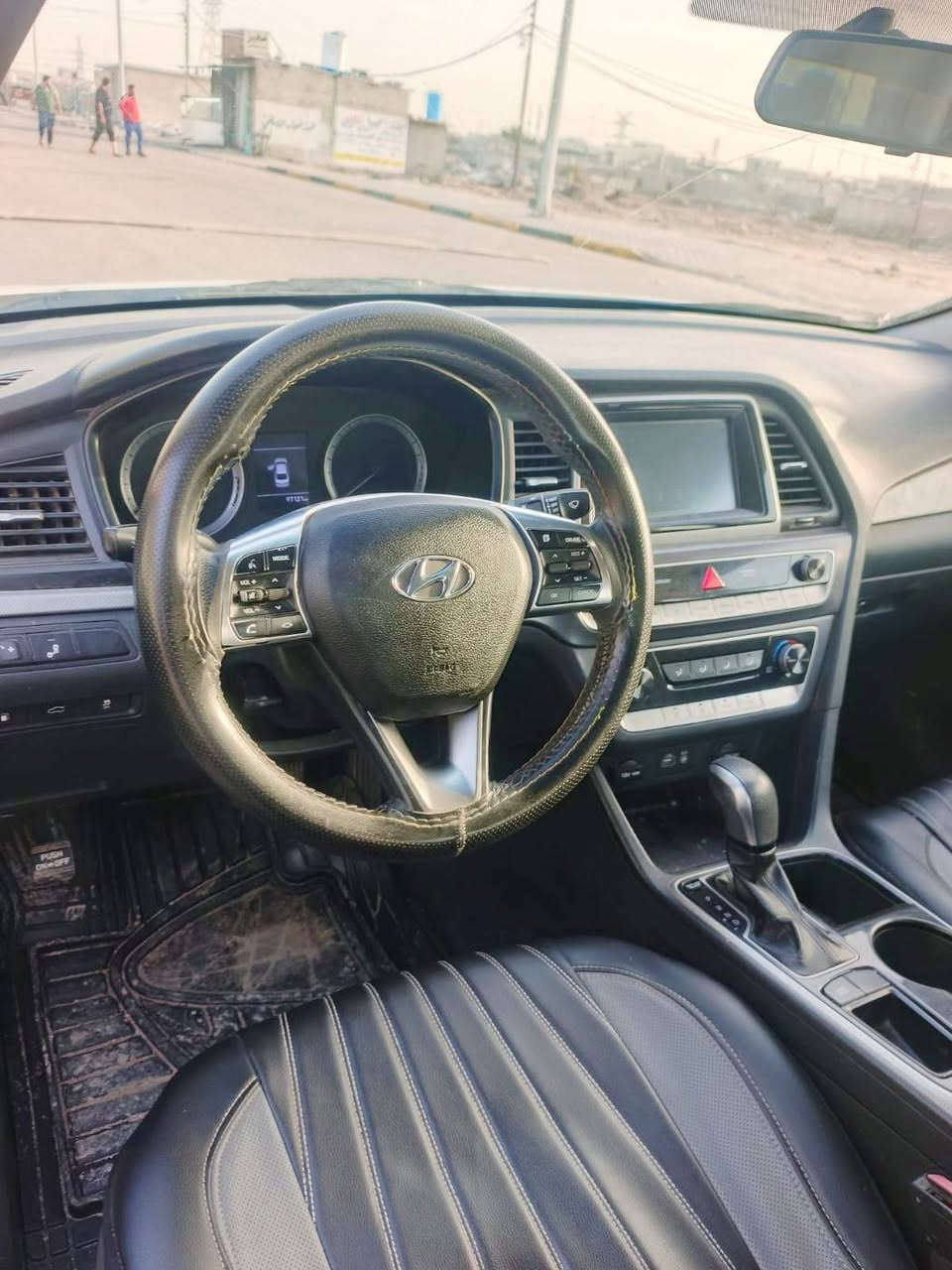 سلام عليكم سوناته لبيع مديل١٨ وارد أمريكي بيه قتعتين فقط بدون دوخل نص فول رقم اربيل تريد تحويل تريد وكاله سياره كير مكينه حداده تخم تاير السعر ١٢٨ وبيه مجال حك جيه العنوان لبصره ***********
