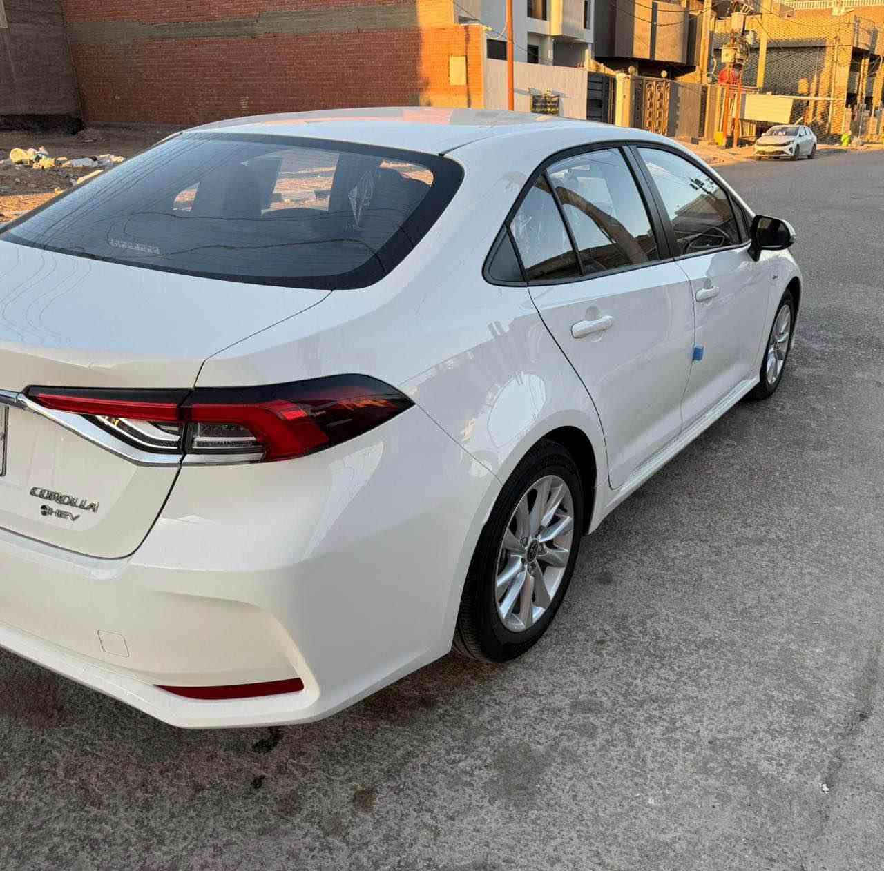 للبيع كورلا هايبرد 2025
 ماشيه 18km 
 فول مواصفات  سلايد فتحة سقف 
🔻مواصفات🔻
بصمة
فتحة
دخول ذكي
كامره خلفية
رادار
ابل كار بلي
نظام هيتر مارية جانبيه 
نظام تحكم ستيرن
نظام تحديد مسار
توقف ذاتي
اوتو هولد
جام اوتو
قطعتين تبريد
شاشة ديجيتل
شاشة كبير
تحكم اوامر صوتيه
كشنات جلد
سايد بريك بصمة
3 انضمة قيادة (ايكو،نورمال،سبورت)+الهايبرد
 
مكان النجف للأستفسار: 
 للتواصل *********** النجف, العراق
