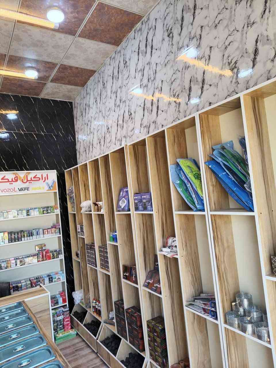 محل نراكيل للبيع كامل بعده جديد ومابي اي نقص ديكور جديد فاترينه مترين ونص بمتر كلشي واضح كبالكم كلشي بي جديد المحل وكلشي بي اريدهن ب 6 ملاين وبي مجال قليل مكاني بصره ابي الخصيب شارع الحي العسكري رقم ***********
